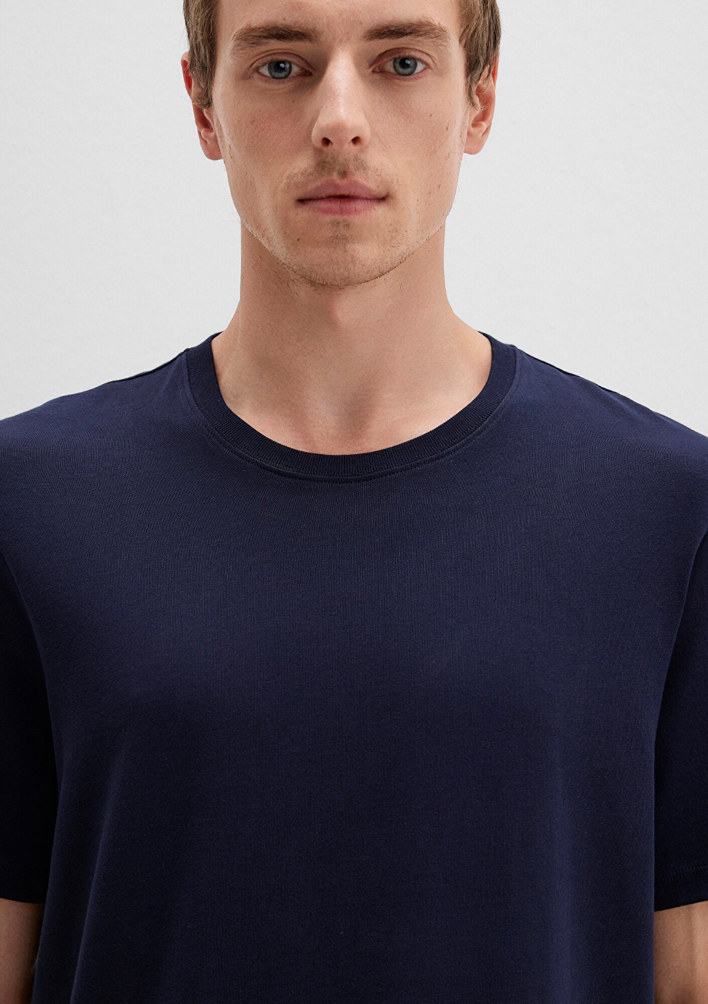 Crew Neck Navy Basic T-Shirt