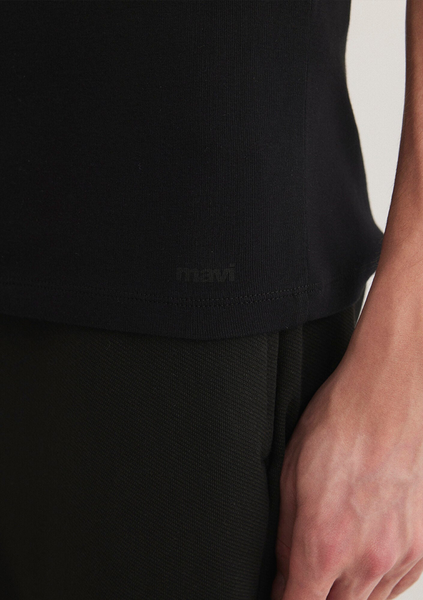 V Neck Siyah Basic T-Shirt