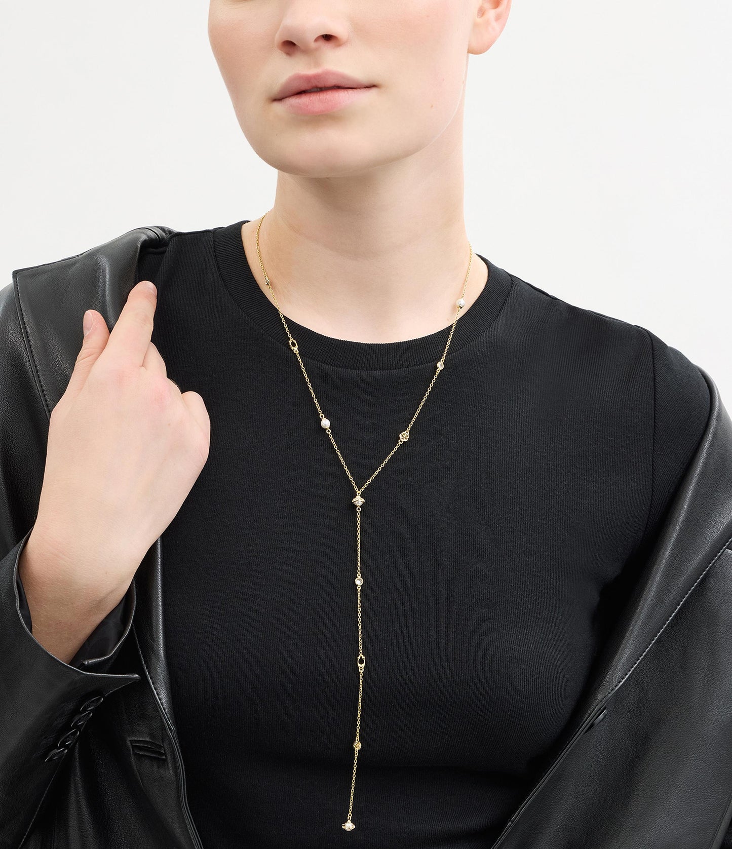 37527600GLD-Signature Heritage Pearl Charm Strand Y Necklace-Pearl