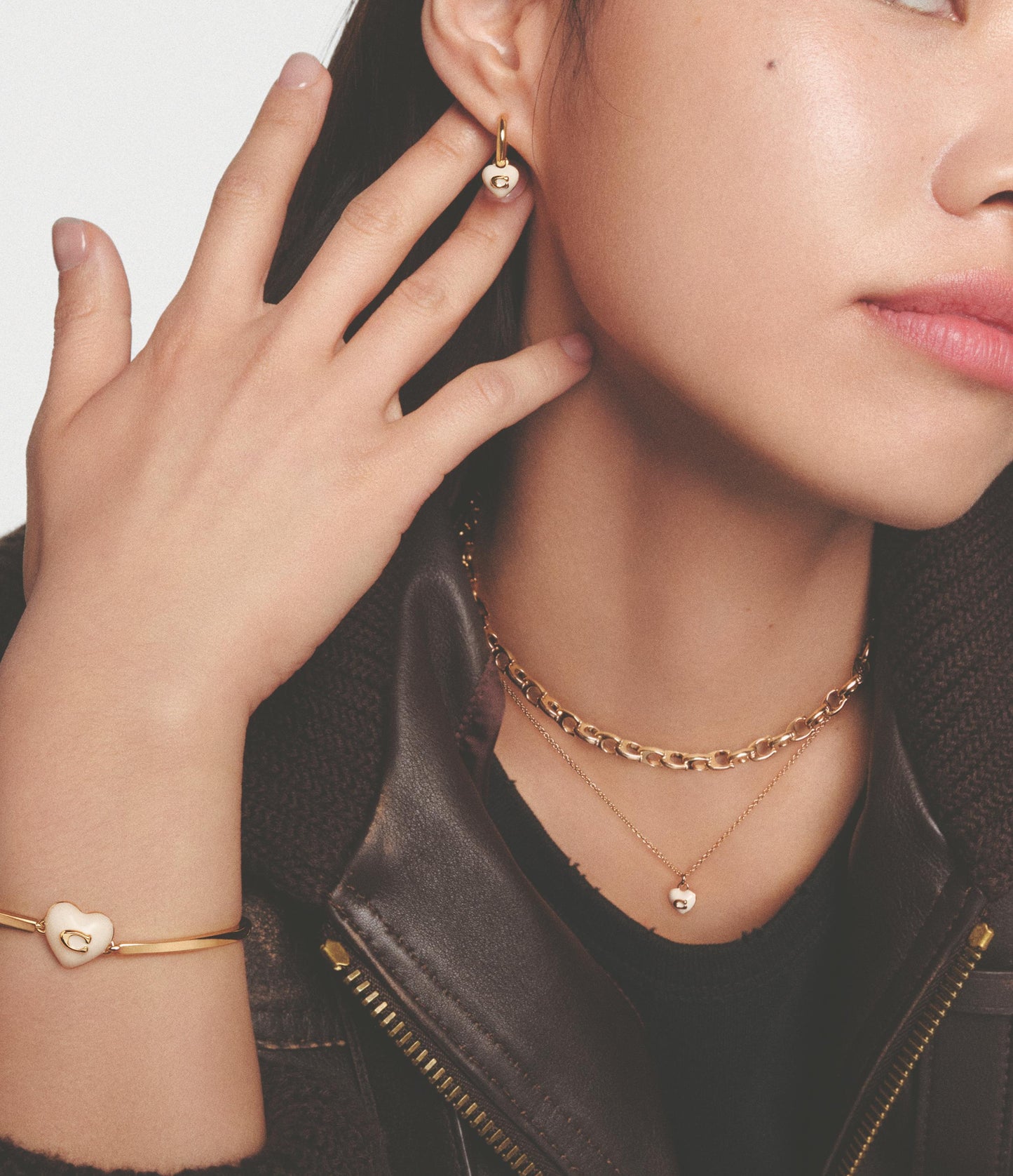 37551687GLD-Signature C Heart Cuff Bracelet-White/Gold