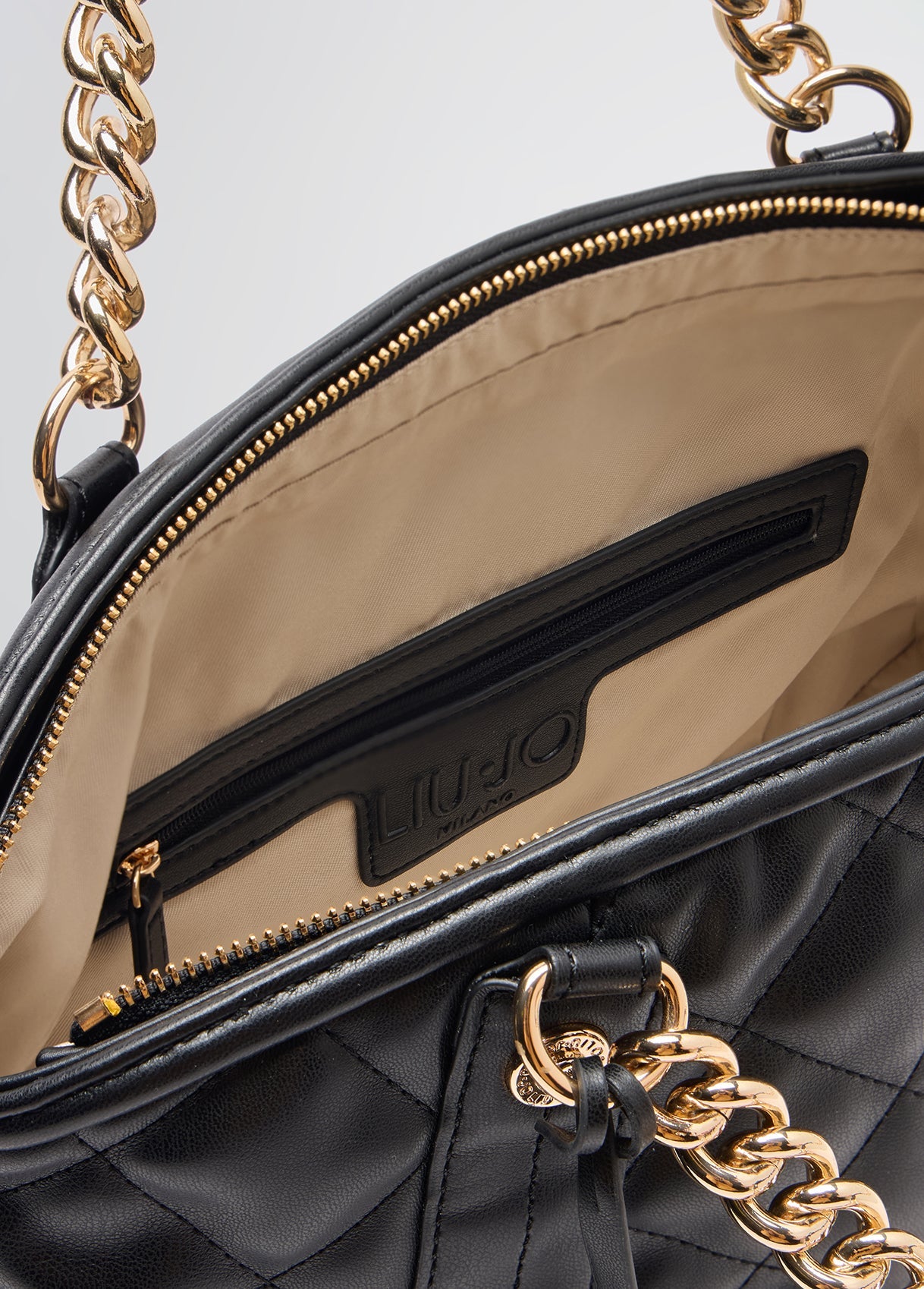 AA5132E001522222T.U.-black