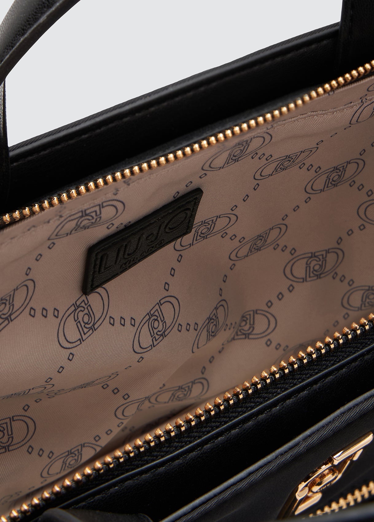 AA5181T455922222T.U.-black