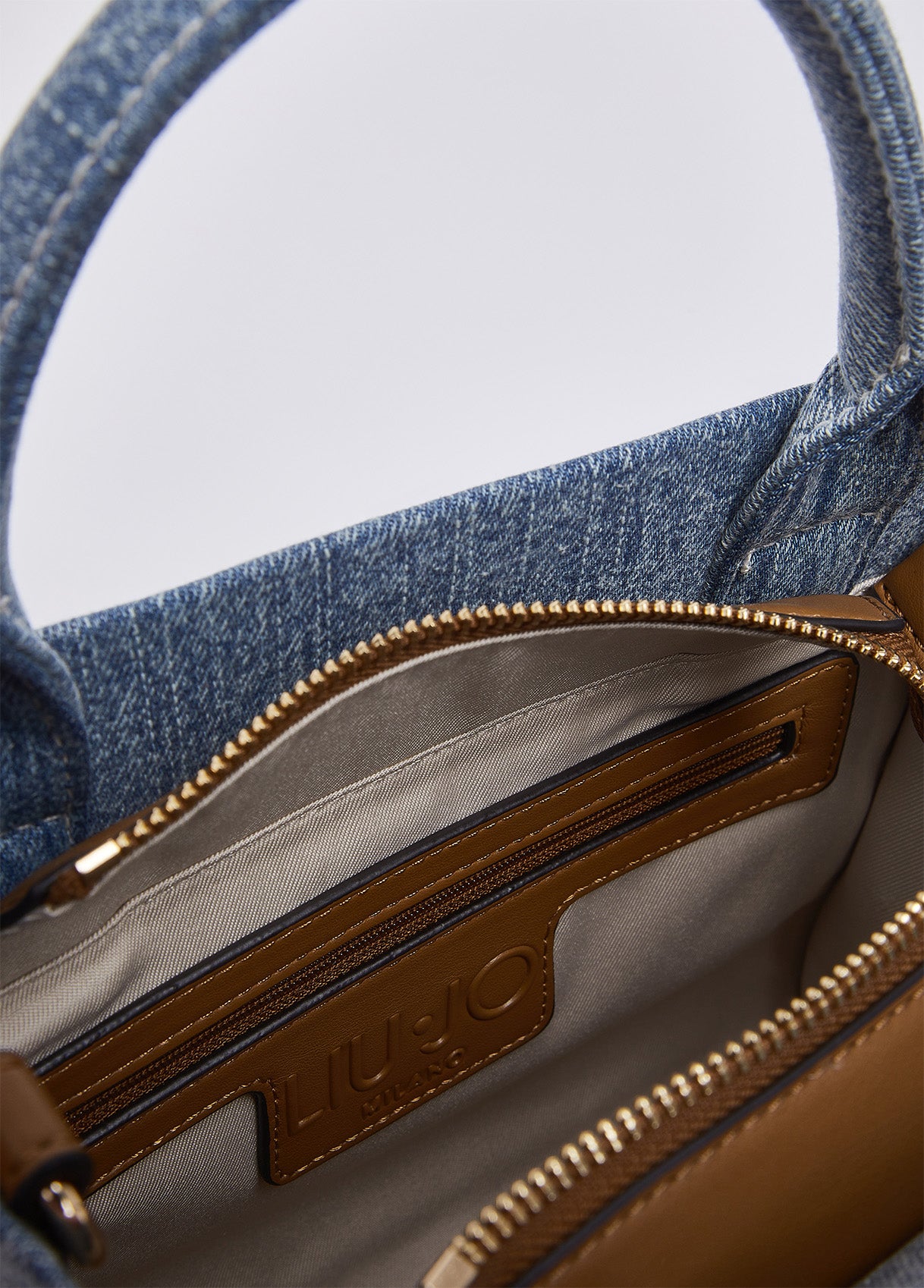 AA6192T377A74015T.U.-light denim