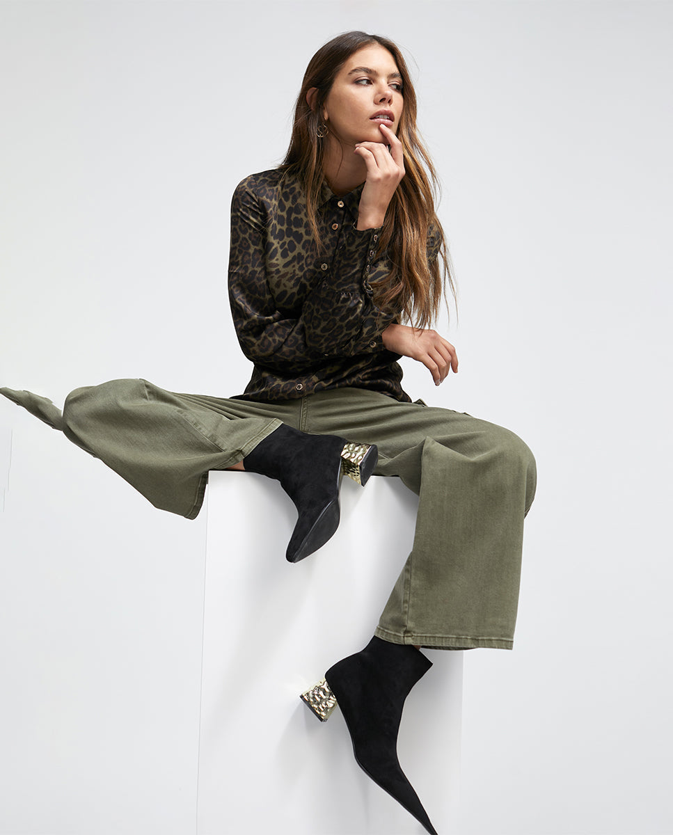 Ankle boots with golden heel