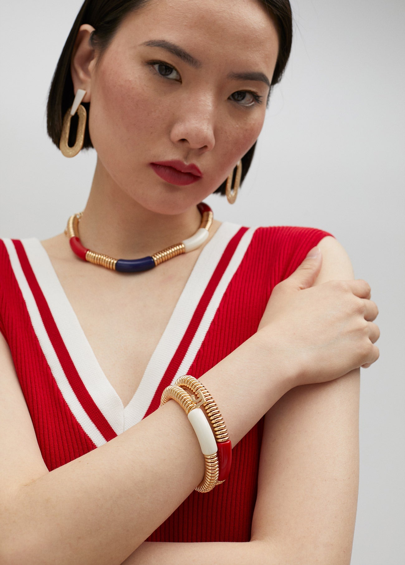 Pack of bracelets with coloured acrylic piece