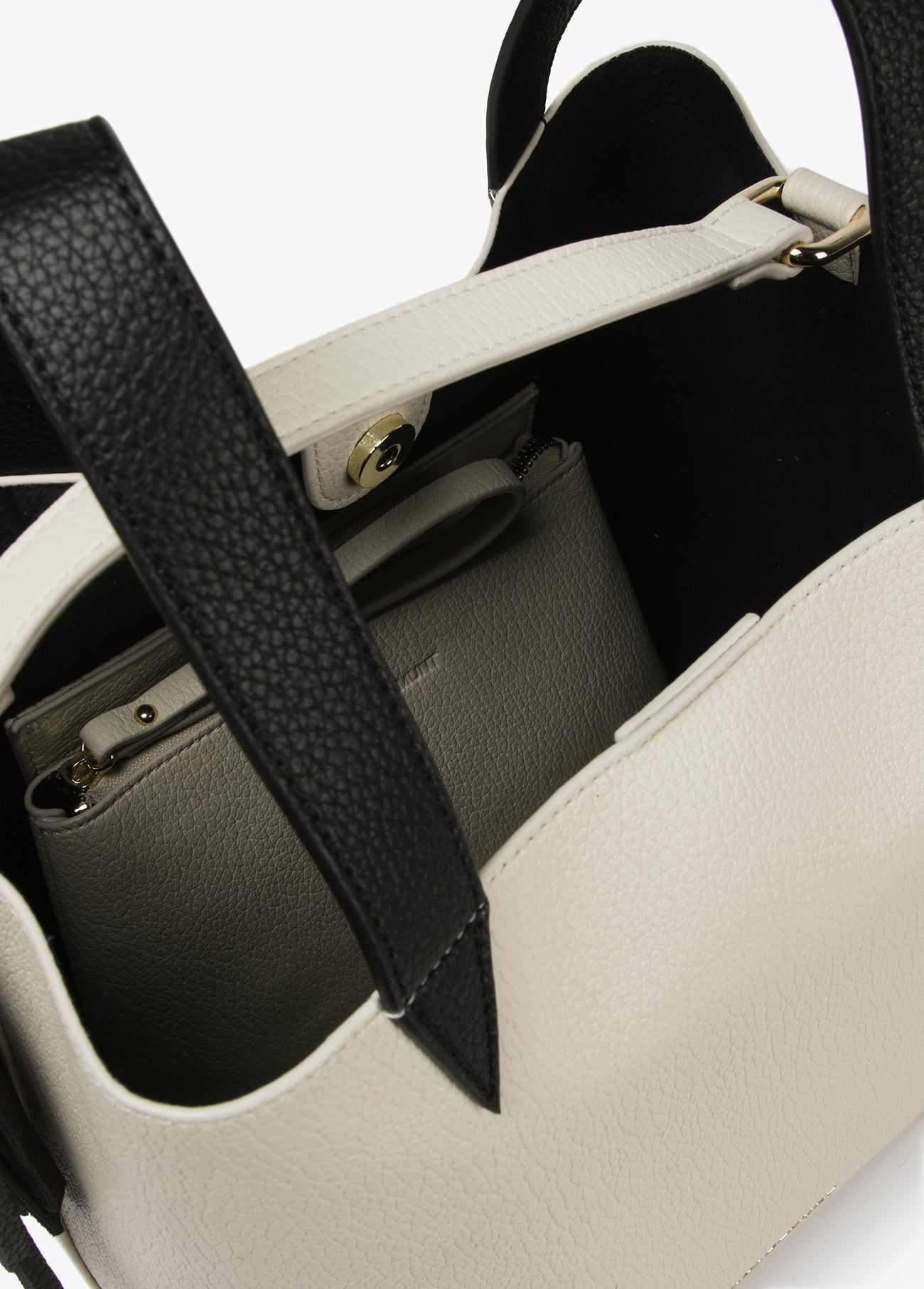 Two-tone bag with tassel