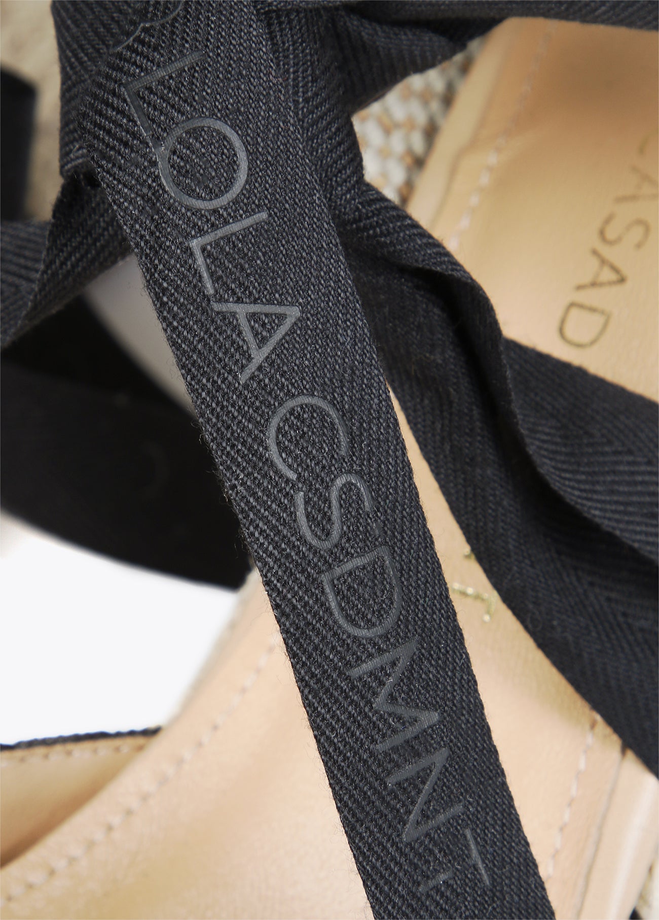 Natural fibre-effect monogram wedges