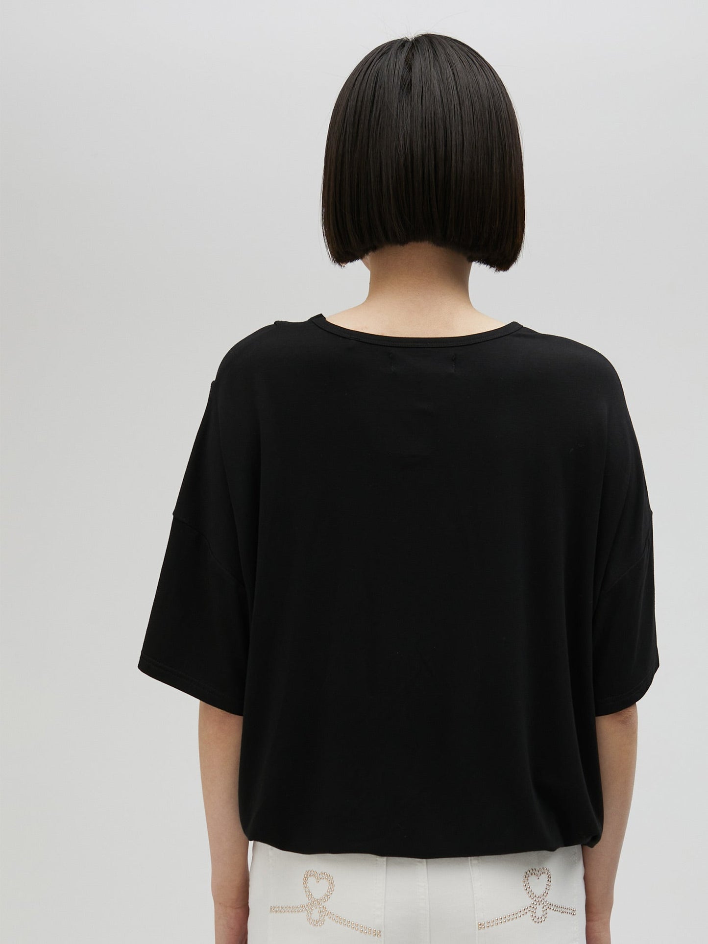 ls2515013-00n-short-sleeved studded t-shirt-black