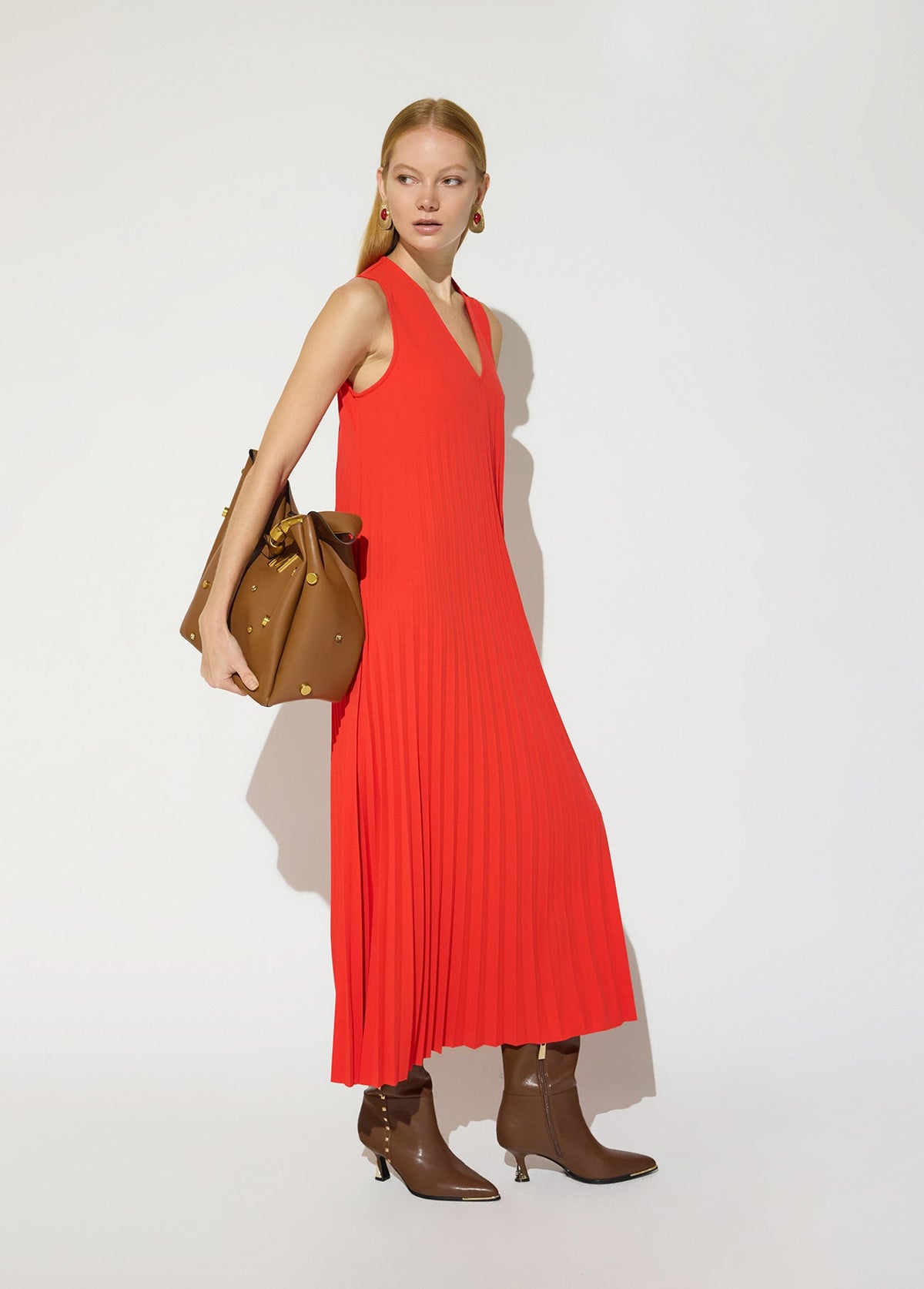 mf2616014-Sleeveless pleated v-neck dress-Red