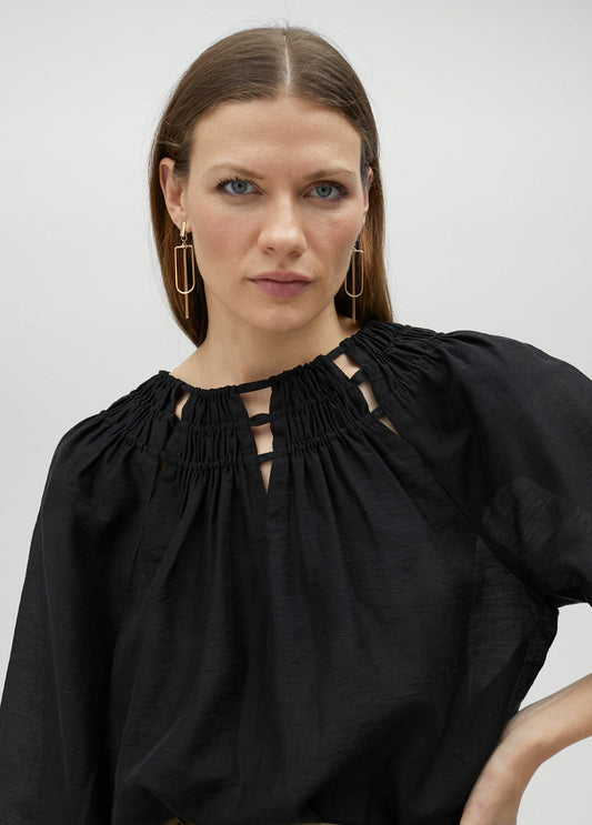 Blouse with collar detail
