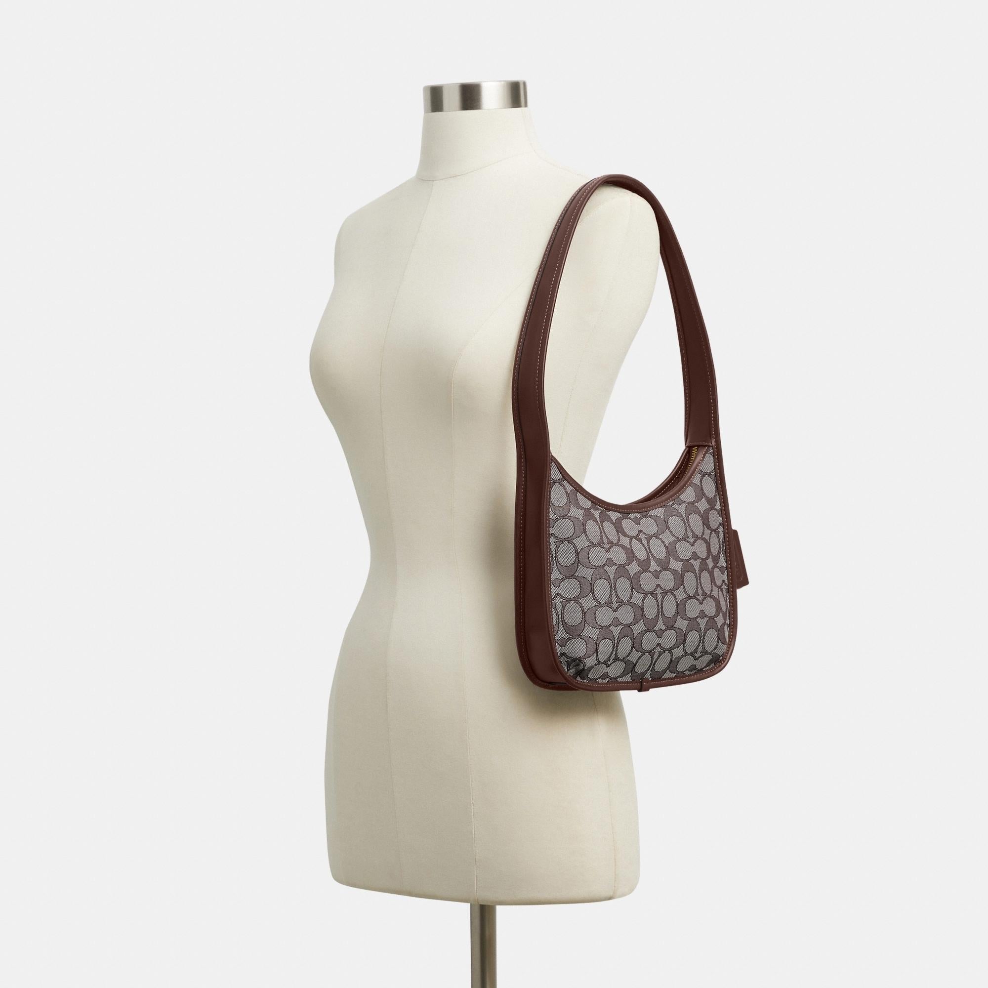 CBH25-Curve Zip Bag In Signature Jacquard-B4/Oak Maple