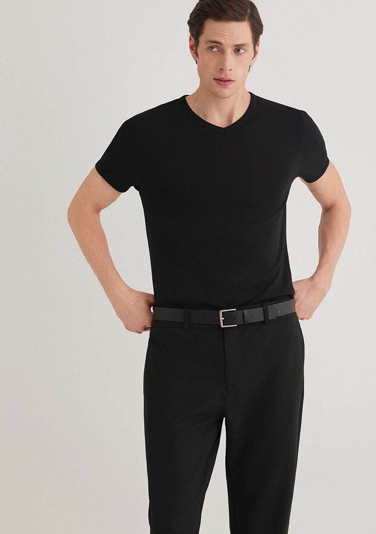 V Neck Siyah Basic T-Shirt