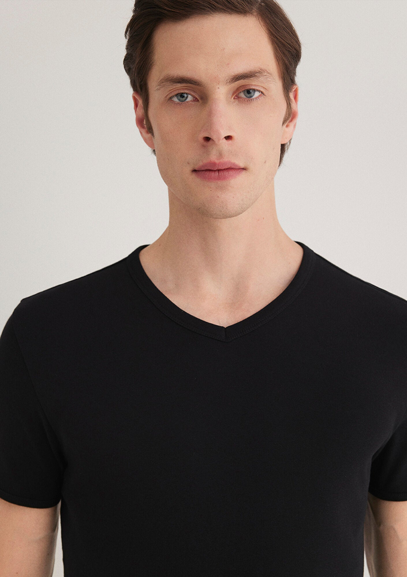 V Neck Siyah Basic T-Shirt