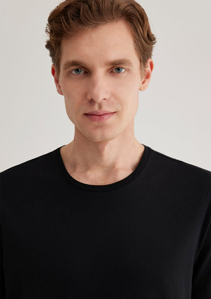 Black T-shirt