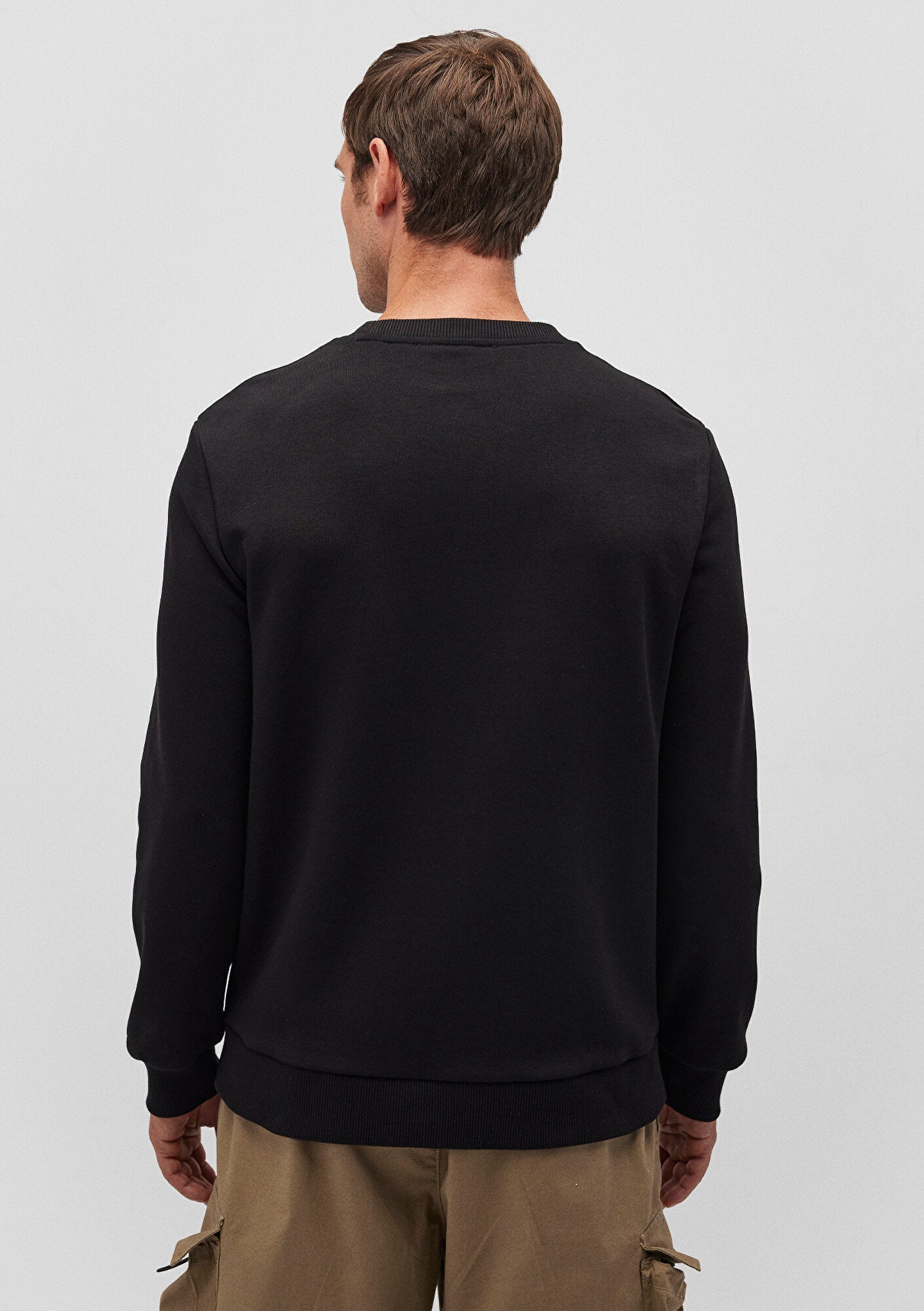 Crew Neck Black Basic Sweatshirt