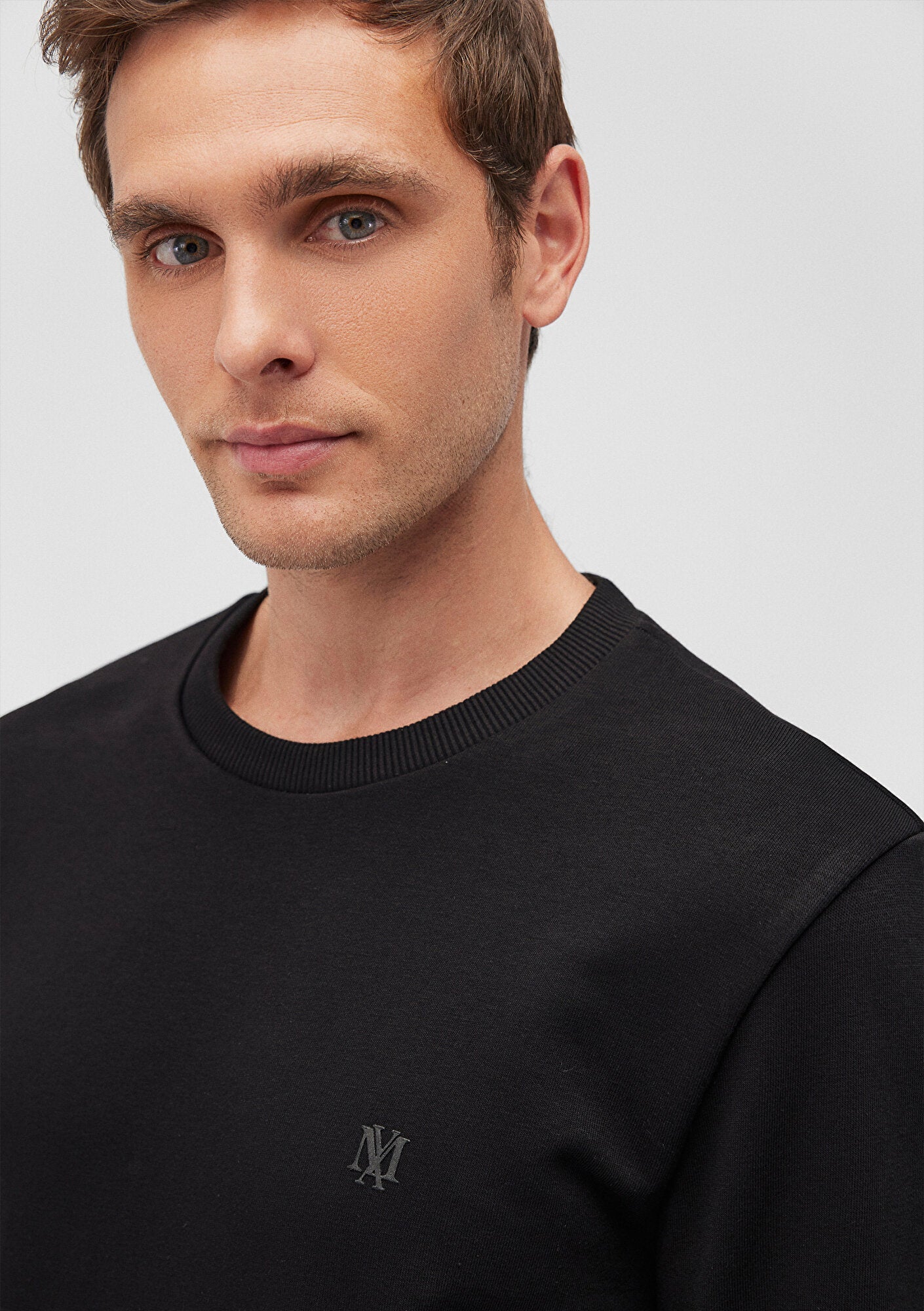 Crew Neck Black Basic Sweatshirt