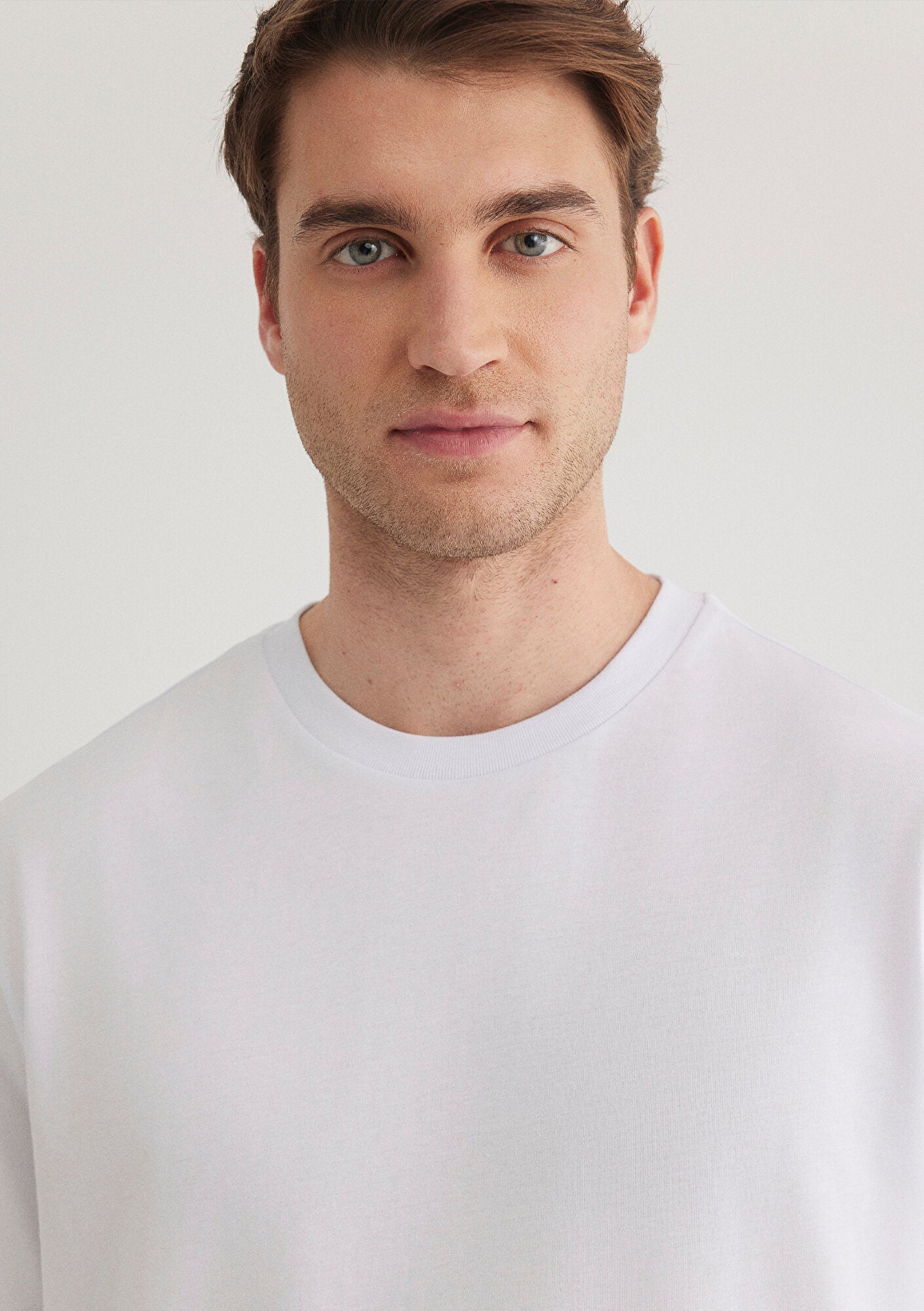 Crew Neck White Basic T-Shirt
