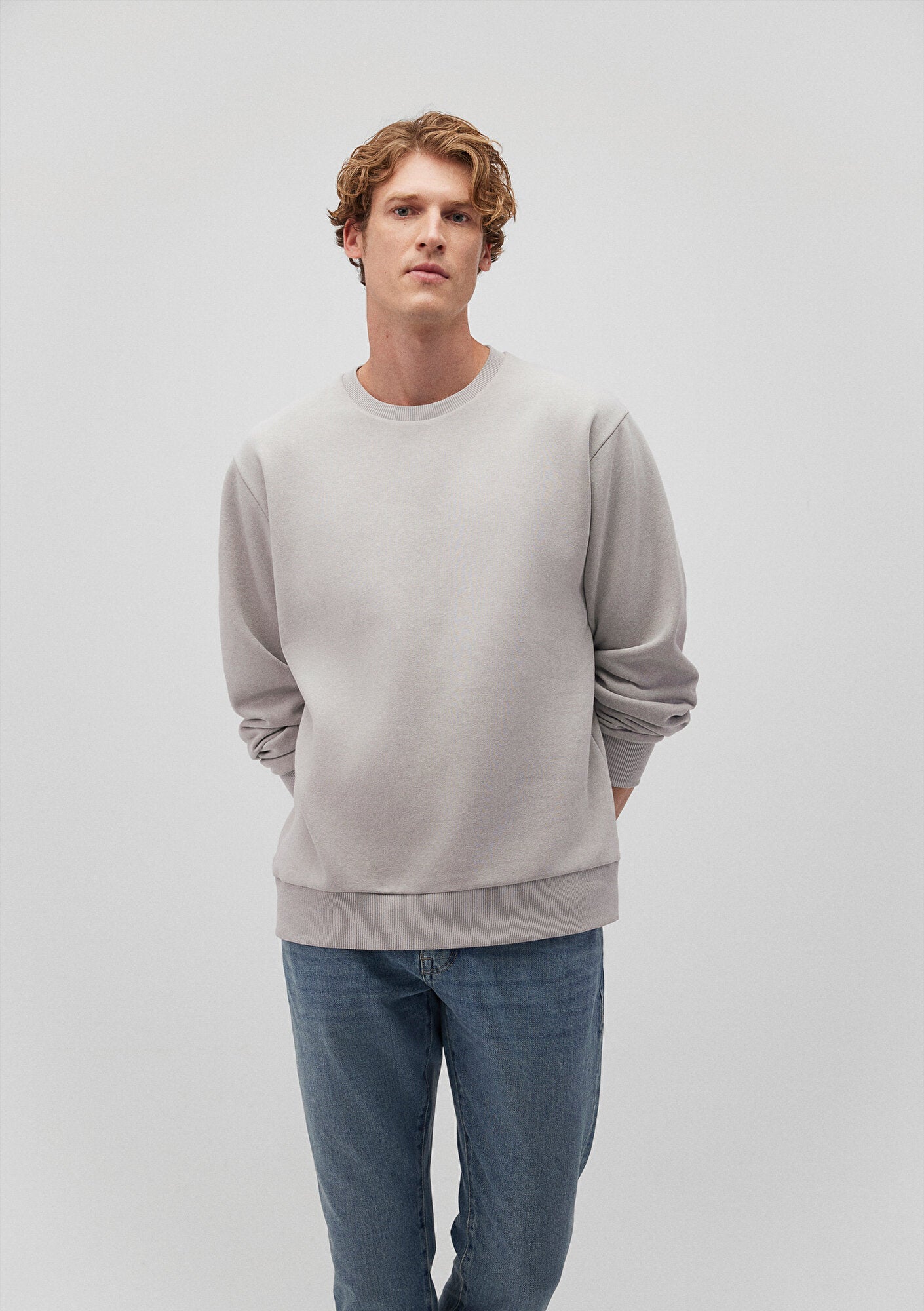 Crew Neck Grey Basic Sweatshirt