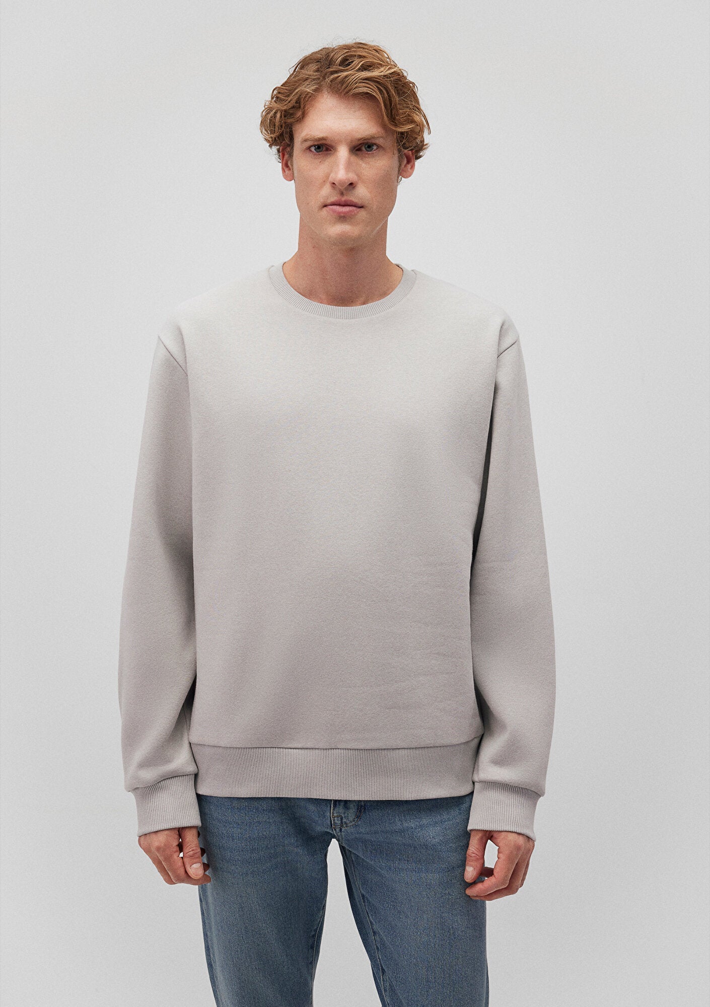 Crew Neck Grey Basic Sweatshirt