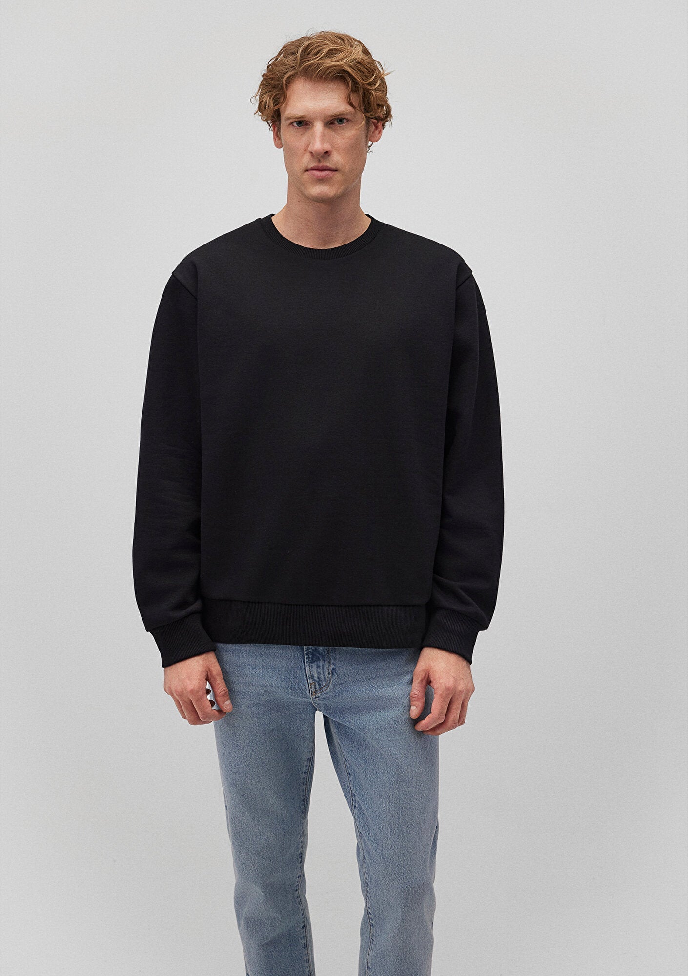 Crew Neck Black Basic Sweatshirt