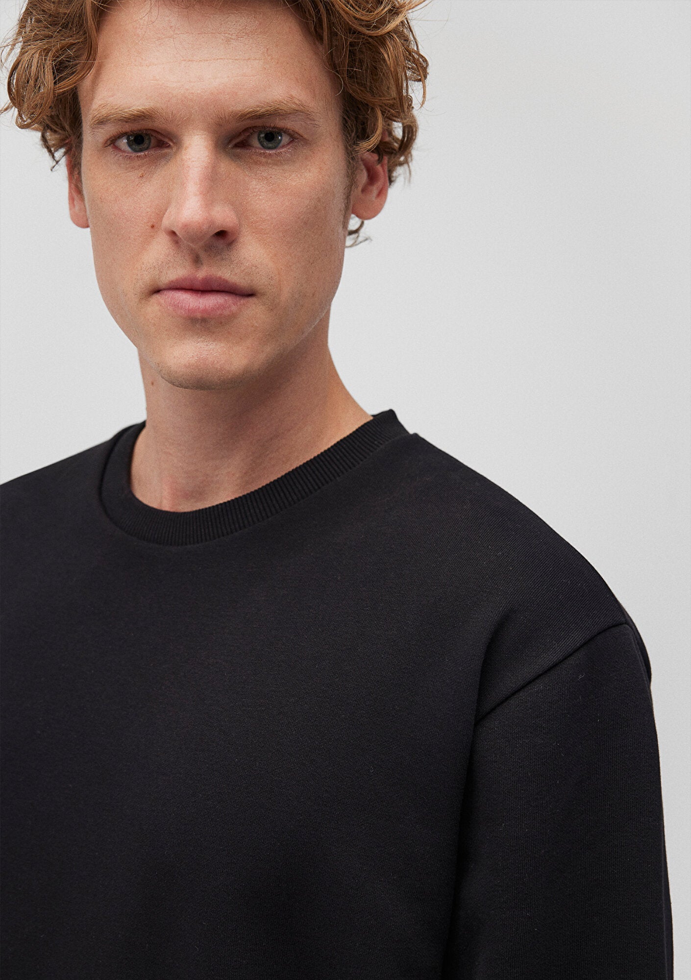 Crew Neck Black Basic Sweatshirt