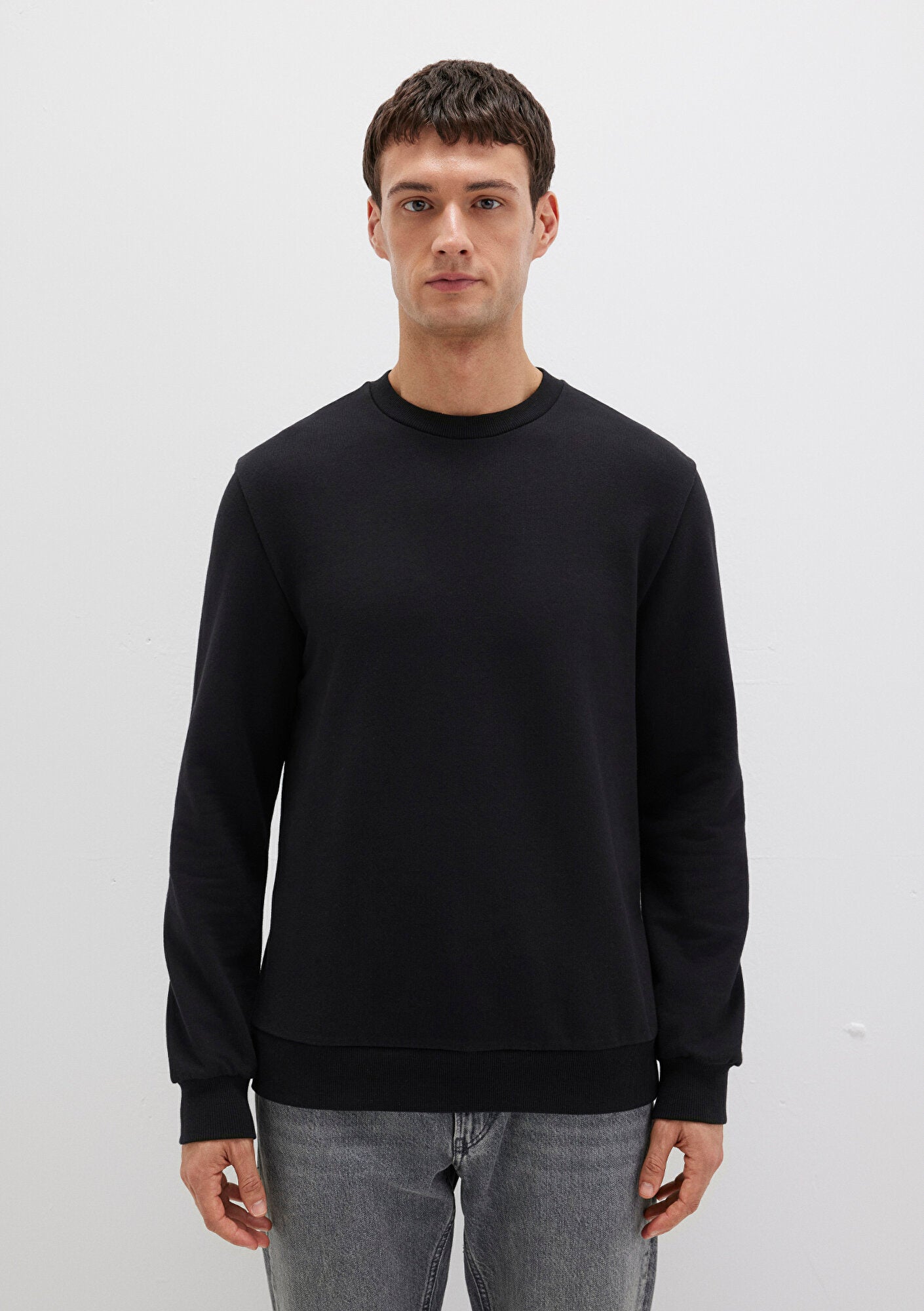 Crew Neck Black Sweatshirt