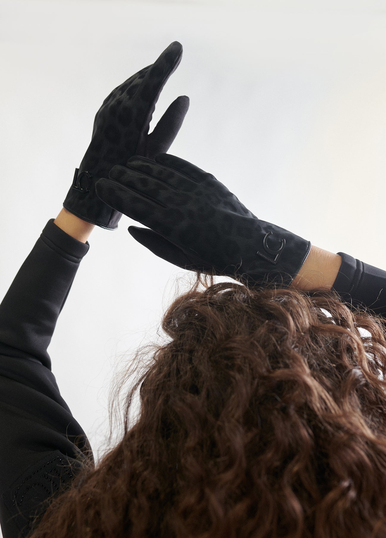 12409017-Animal print gloves-Printed