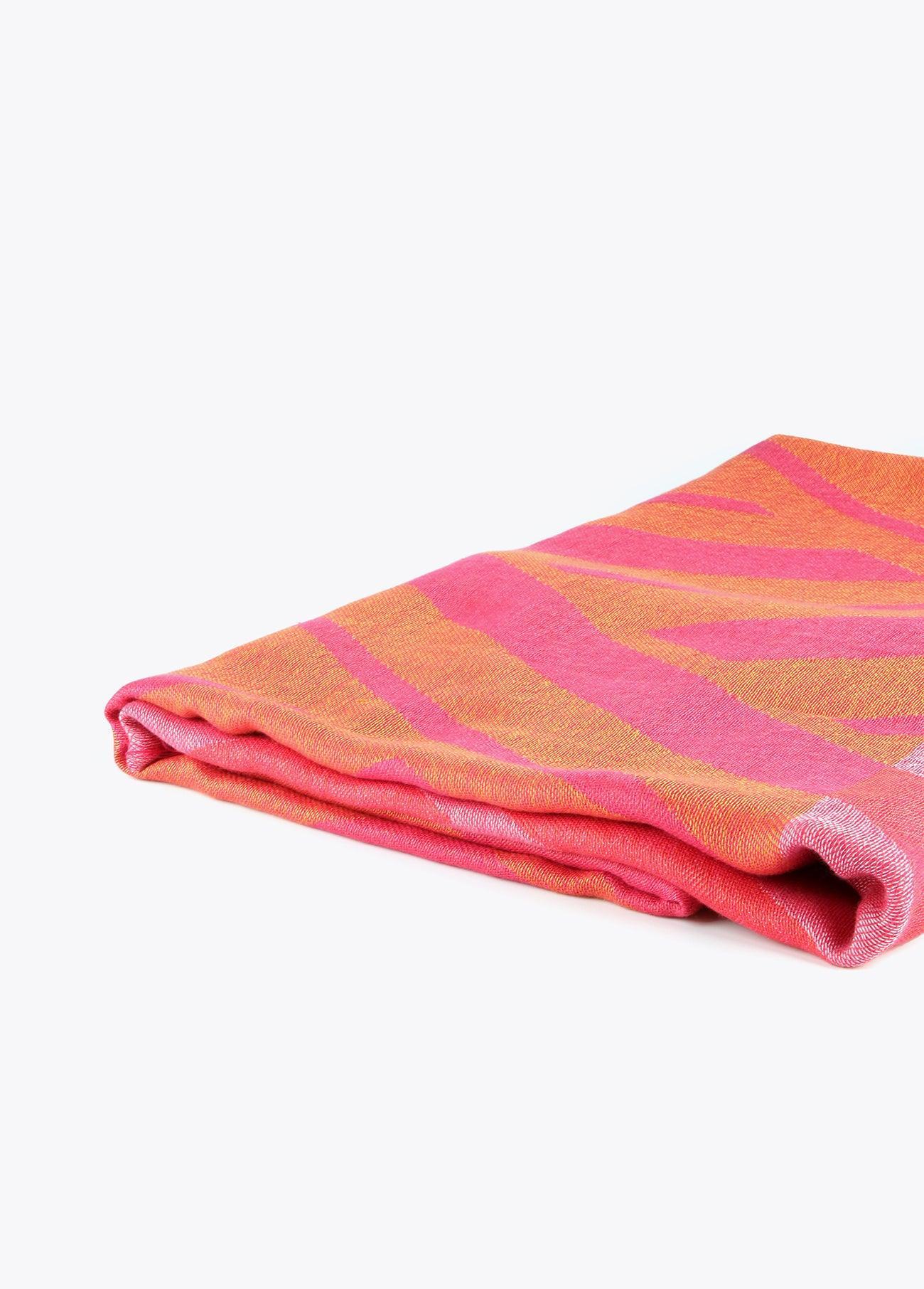 12440005-Track shawl-Fuchsia