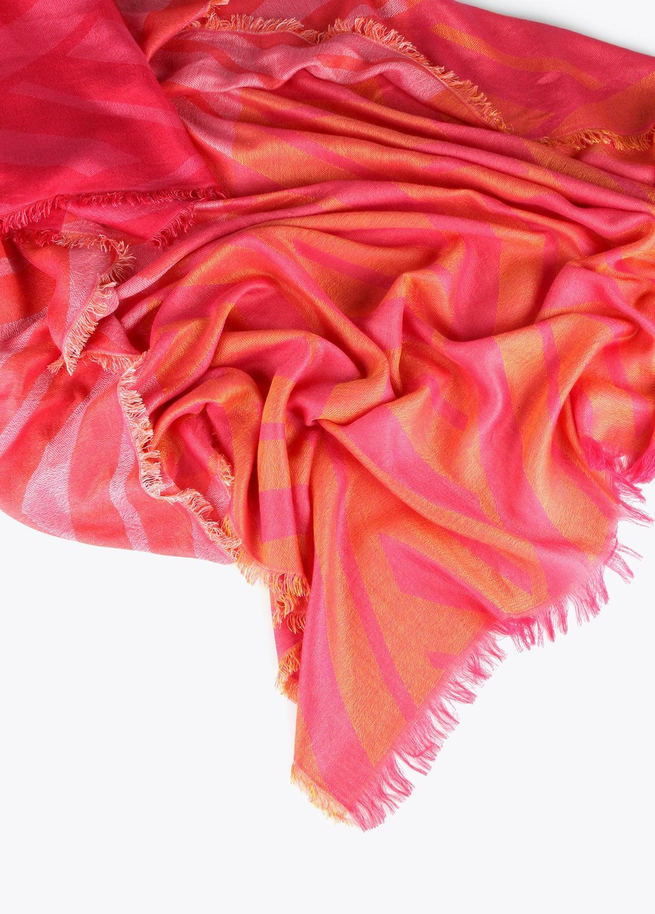 12440005-Track shawl-Fuchsia
