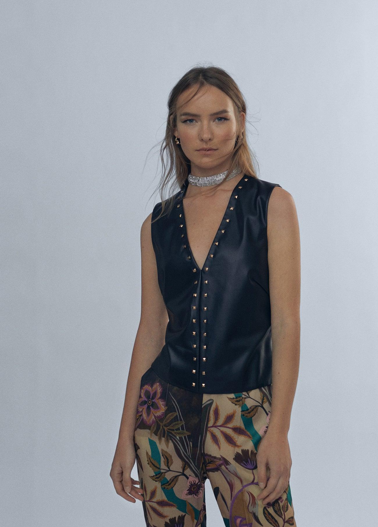 12460005-Studded leather top-Black