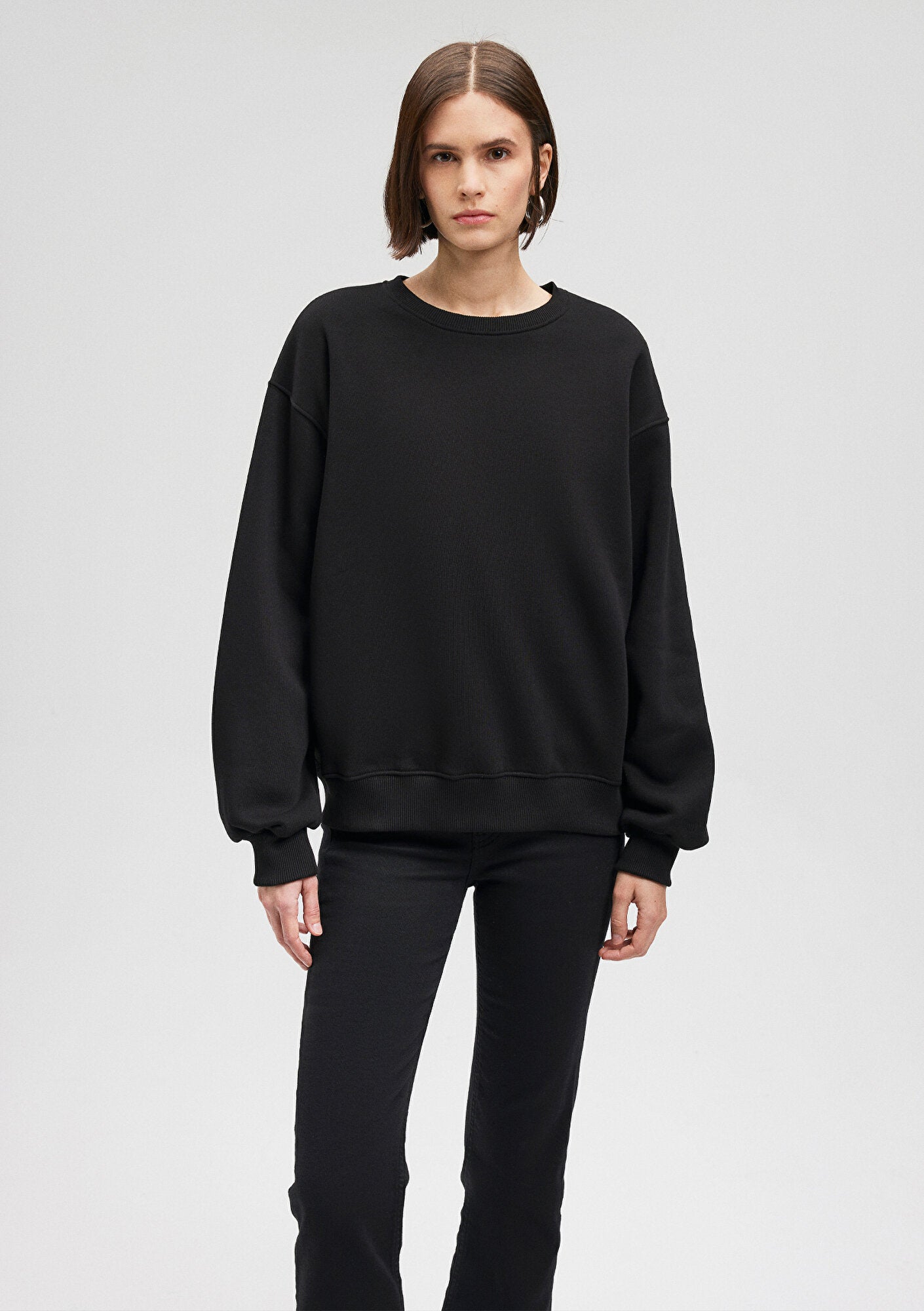 Crew Neck Black Basic Sweatshirt
