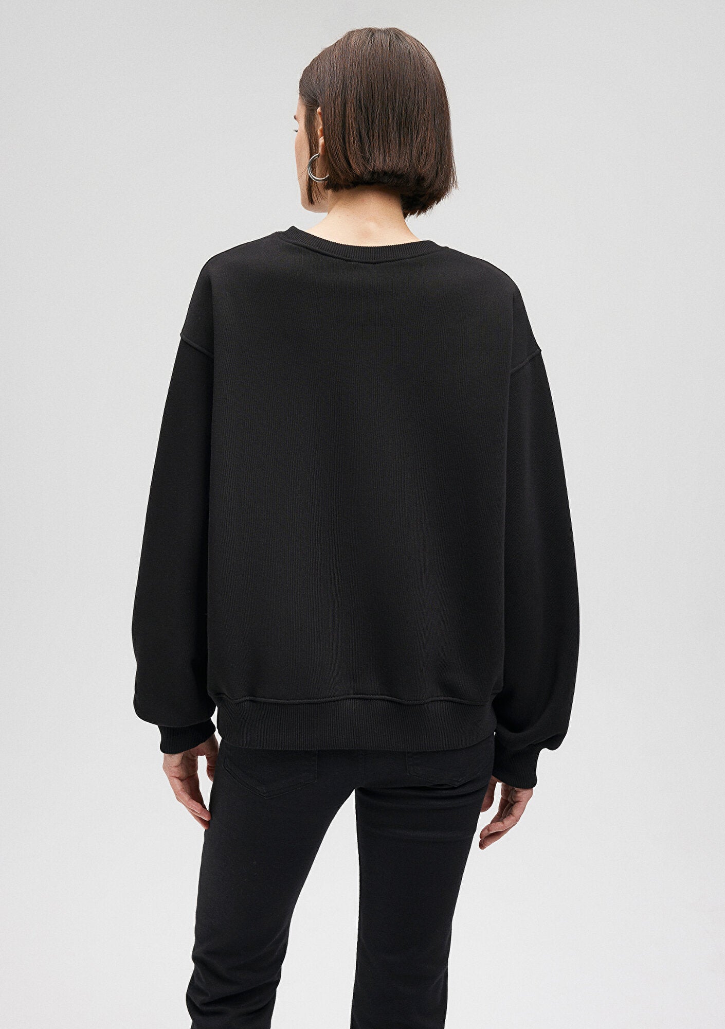 Crew Neck Black Basic Sweatshirt