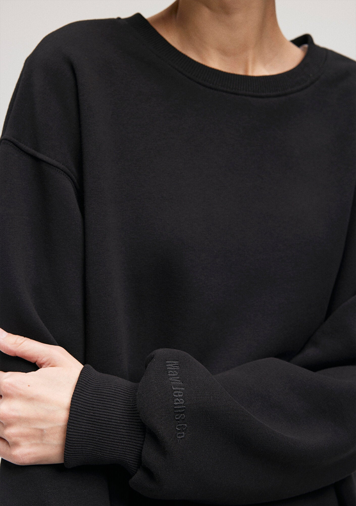 Crew Neck Black Basic Sweatshirt