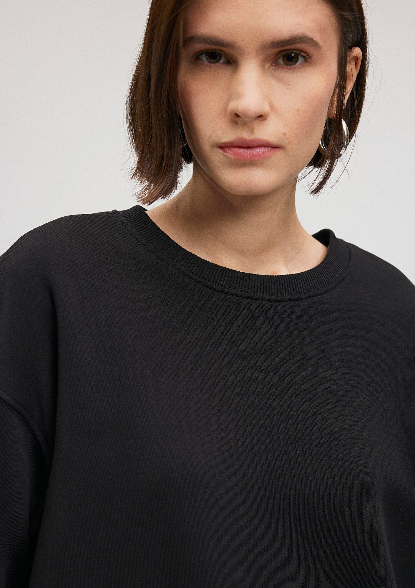 Crew Neck Black Basic Sweatshirt