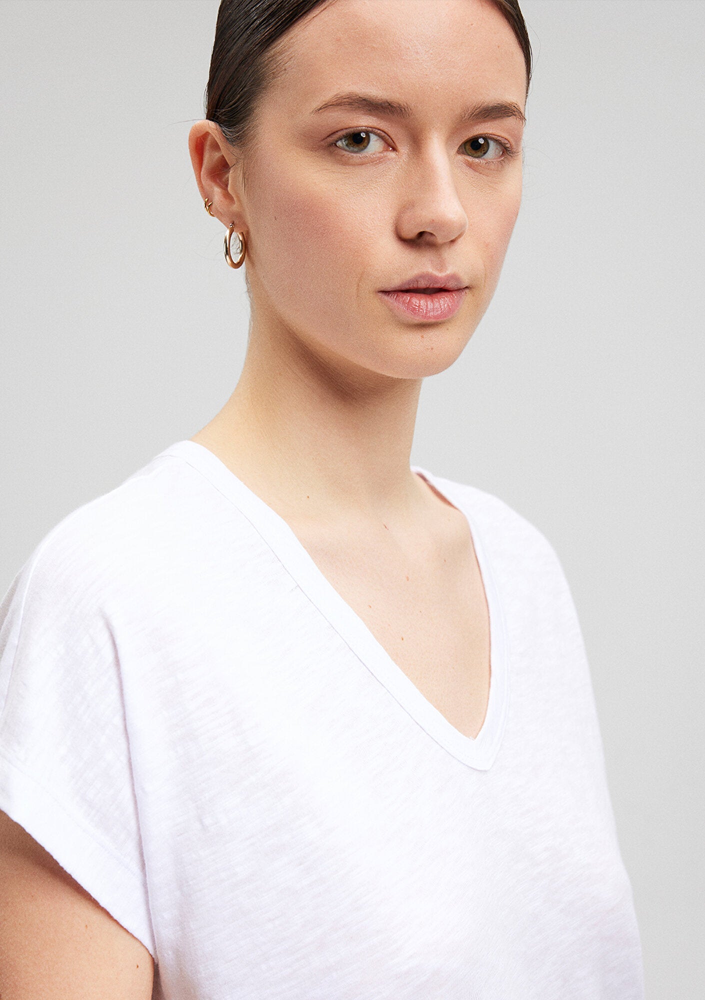 V Neck White Basic T-Shirt