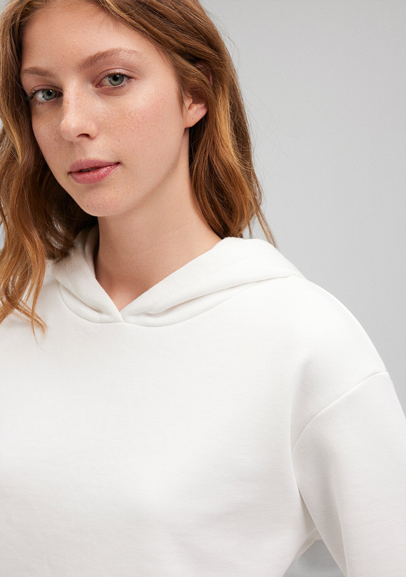 Hooded White Basic Sweatshirt