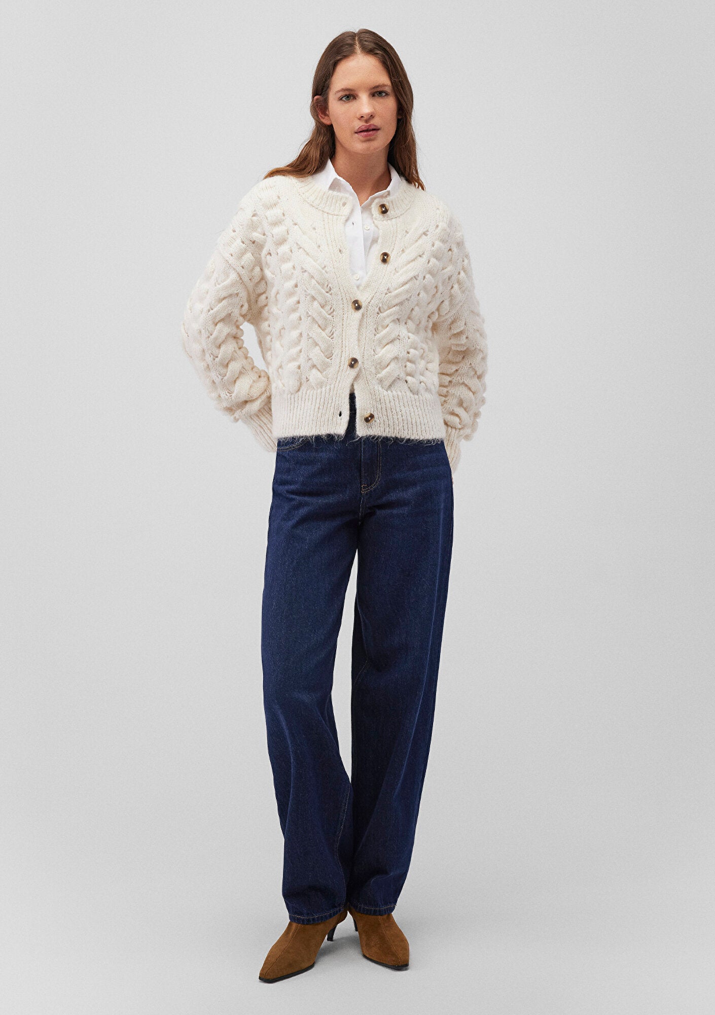 Buttoned White Hırka