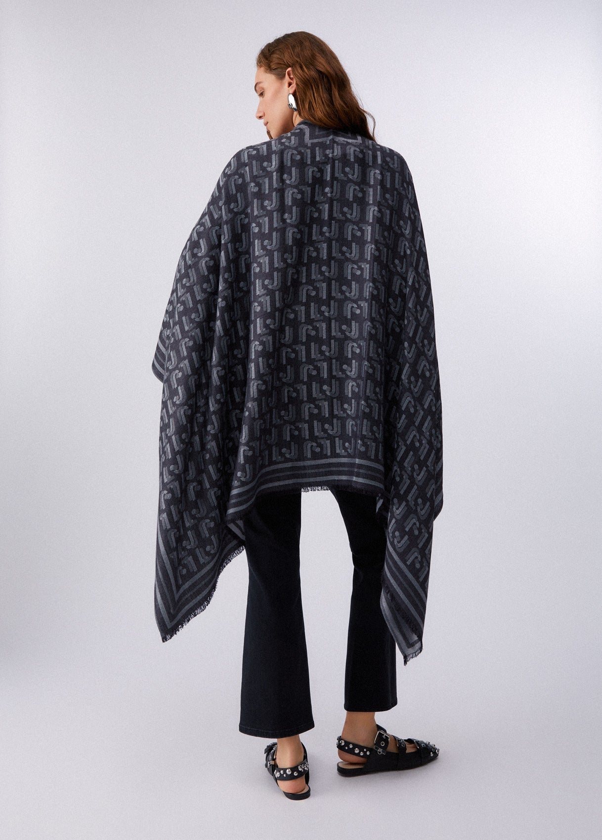 2A6007T030022222T.U.-black