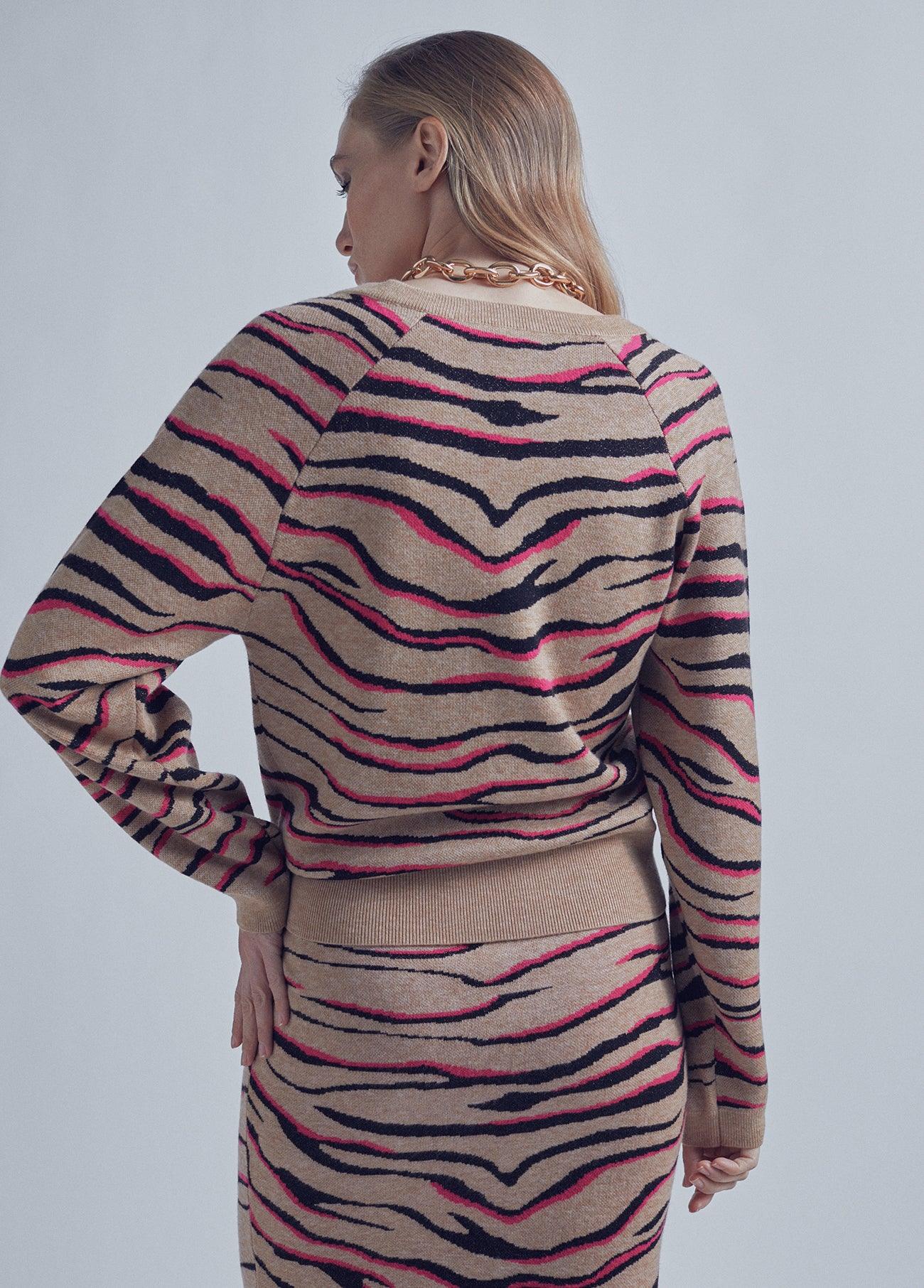 32461003-V-neck animal print sweater-Multi