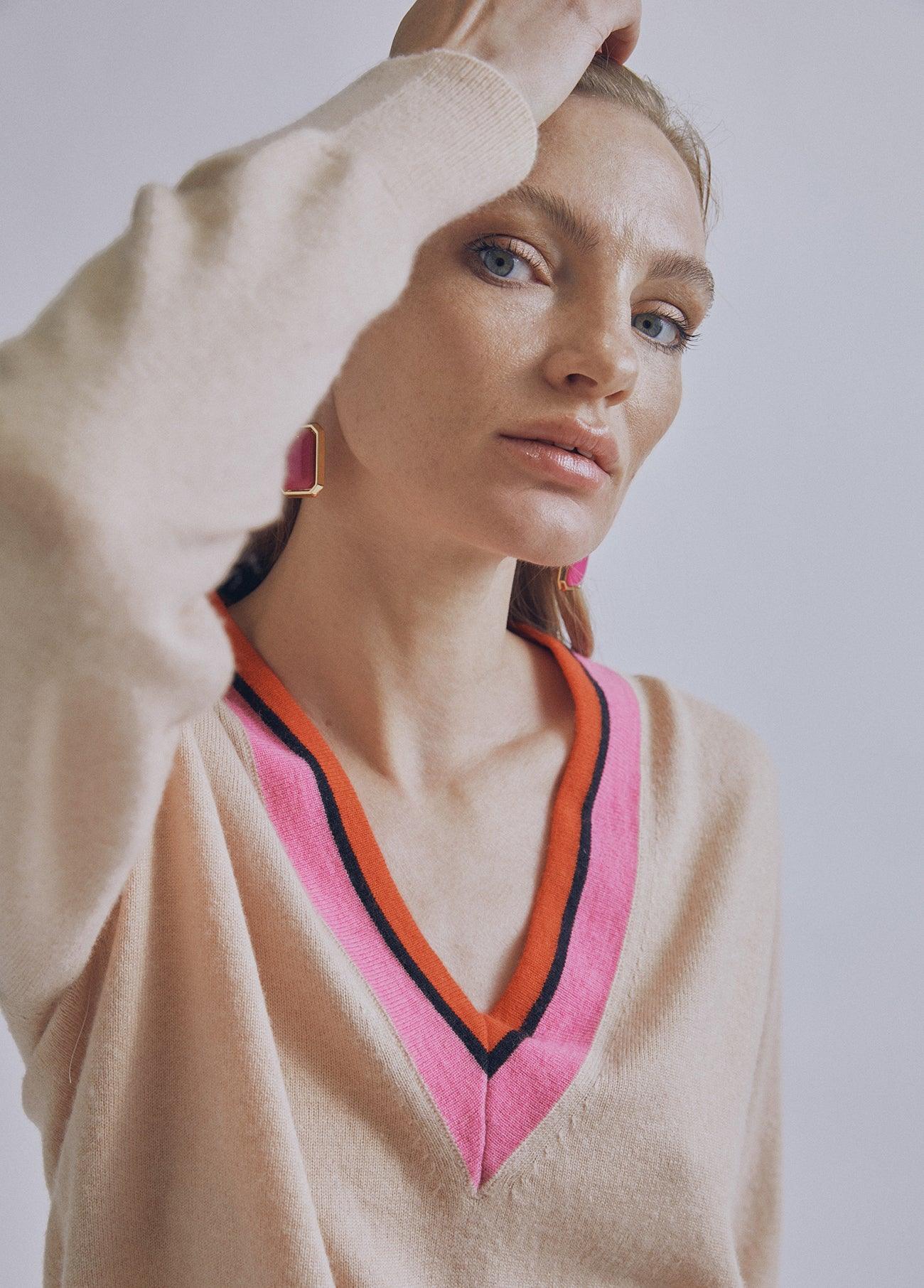 32461006-Contrast V-neck sweater-Raw