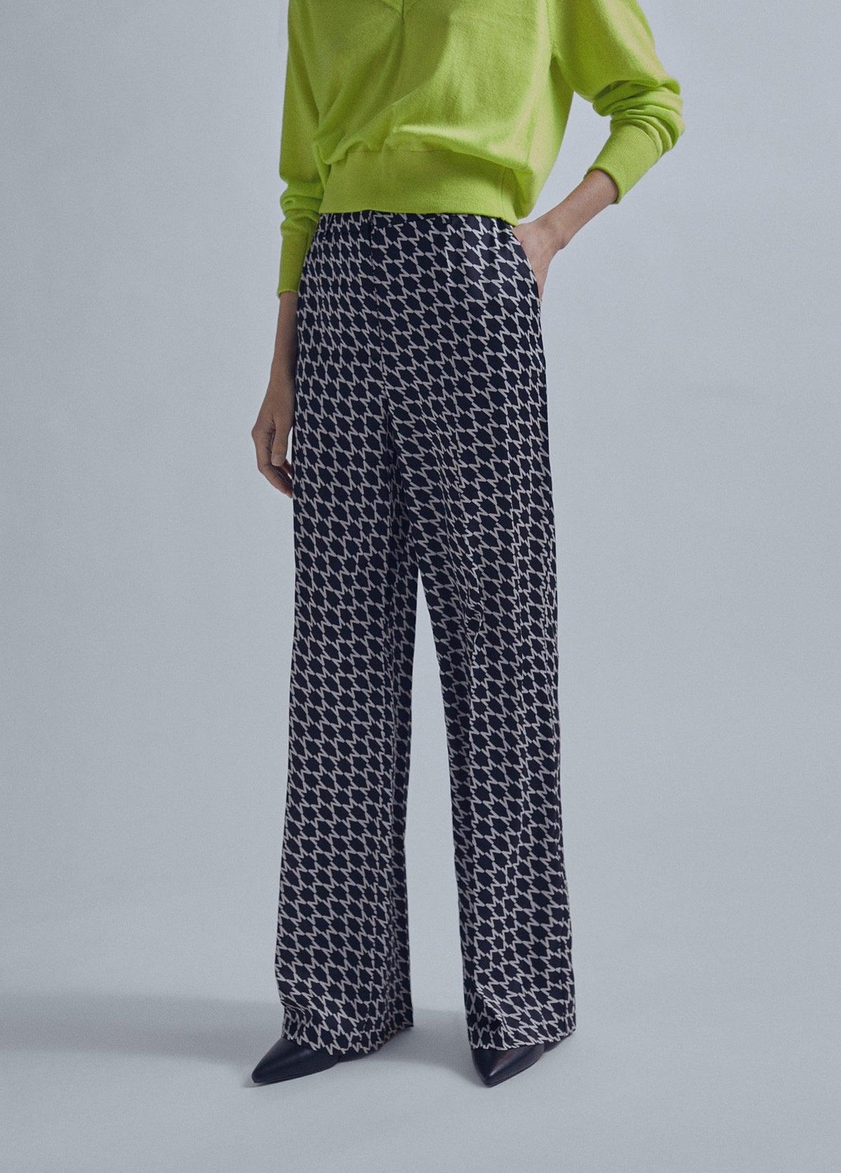 32467003-Flowing M trousers-Black