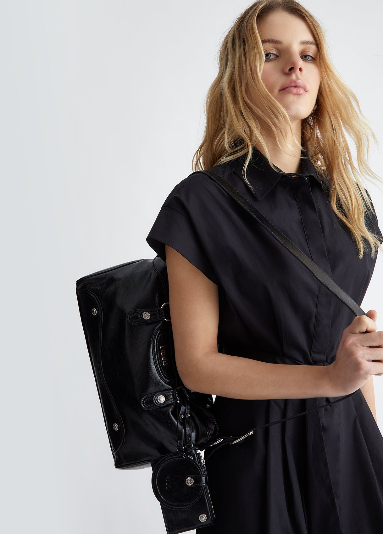 AA4004E001222222T.U.-black