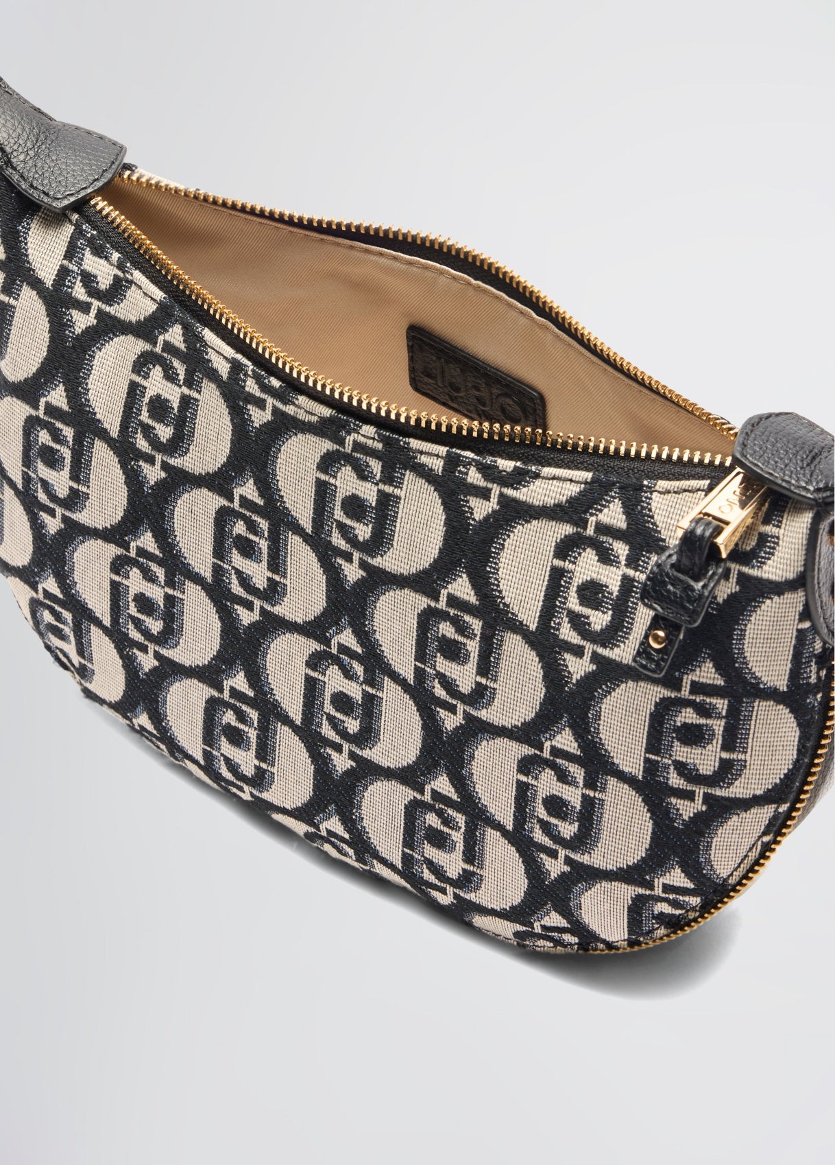 AA5043T334222222T.U.-black