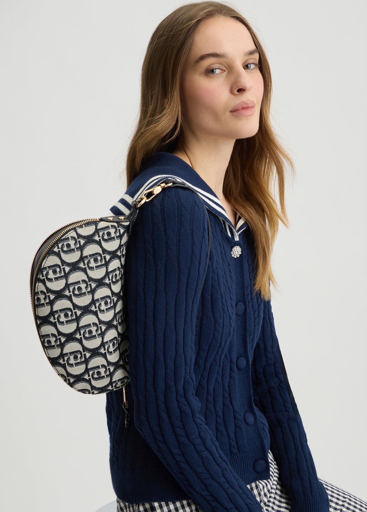 AA5043T334222222T.U.-black