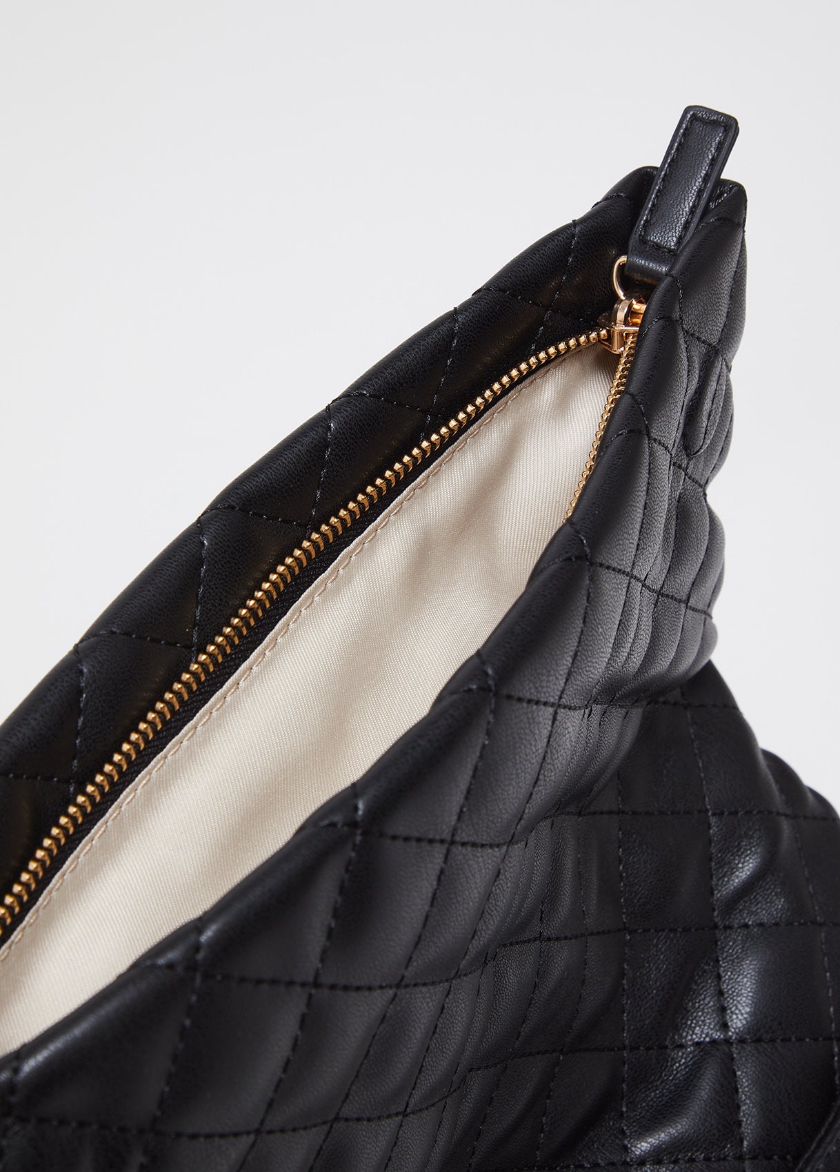 AA5058E001522222T.U.-black