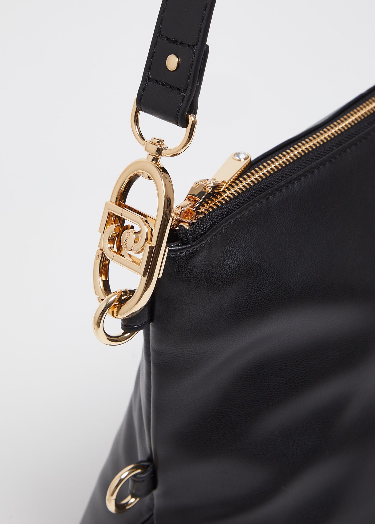 AA5075E001422222T.U.-black