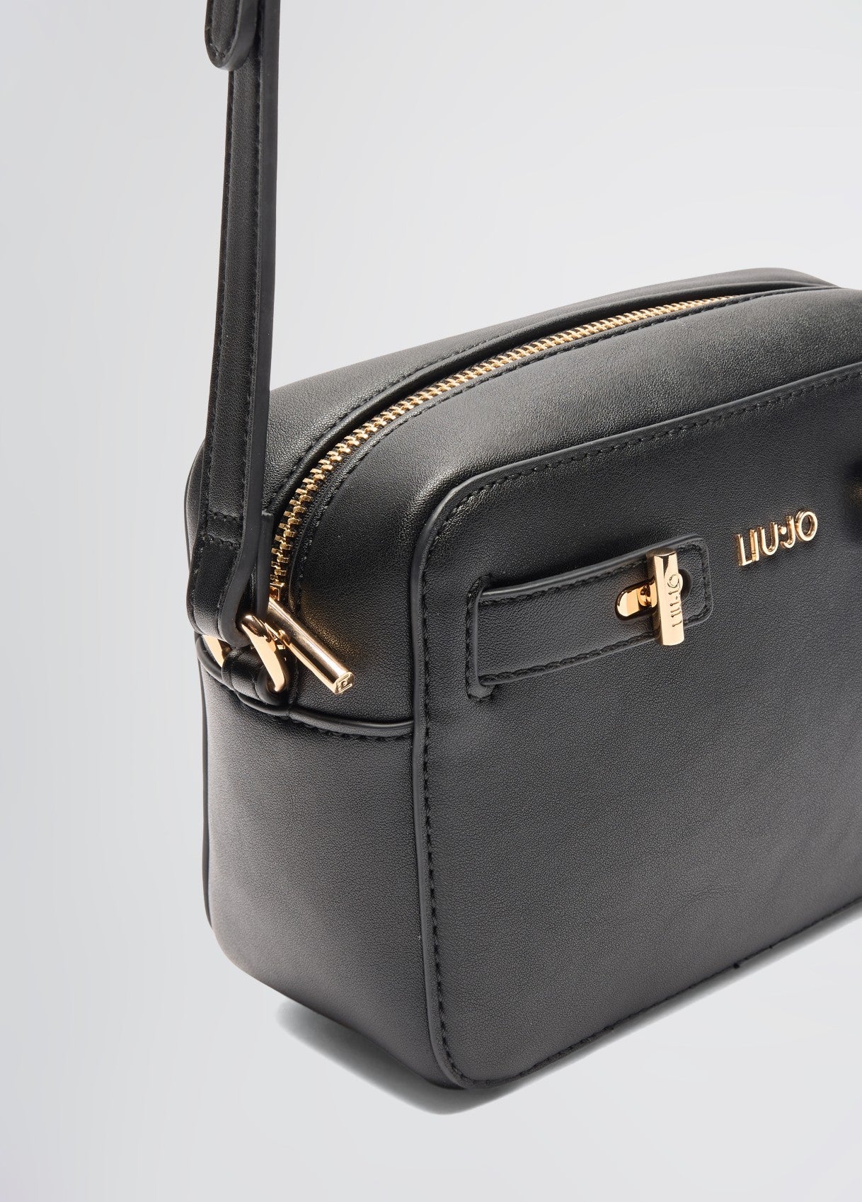 AA5079E000322222T.U.-black