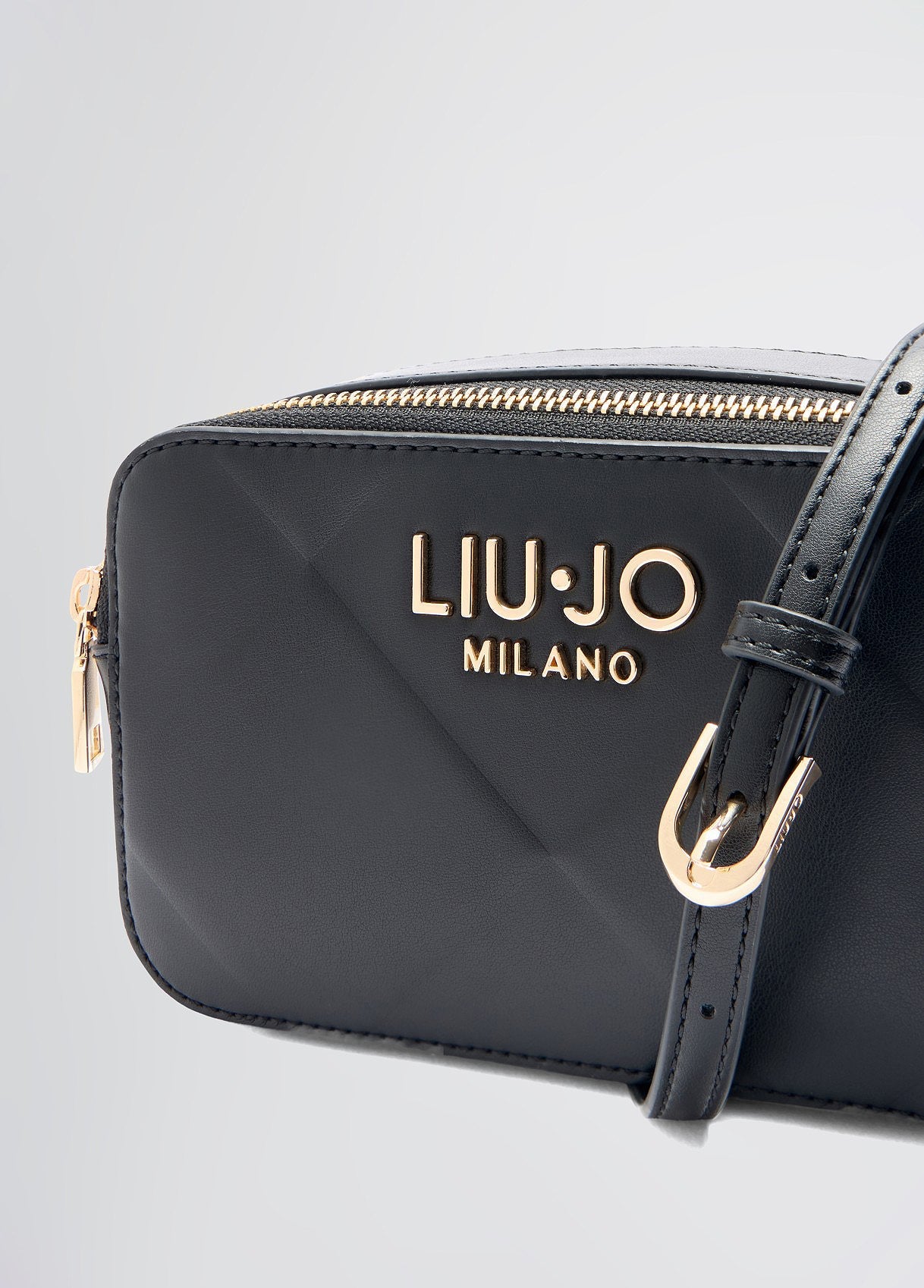 AA5100E077822222T.U.-black