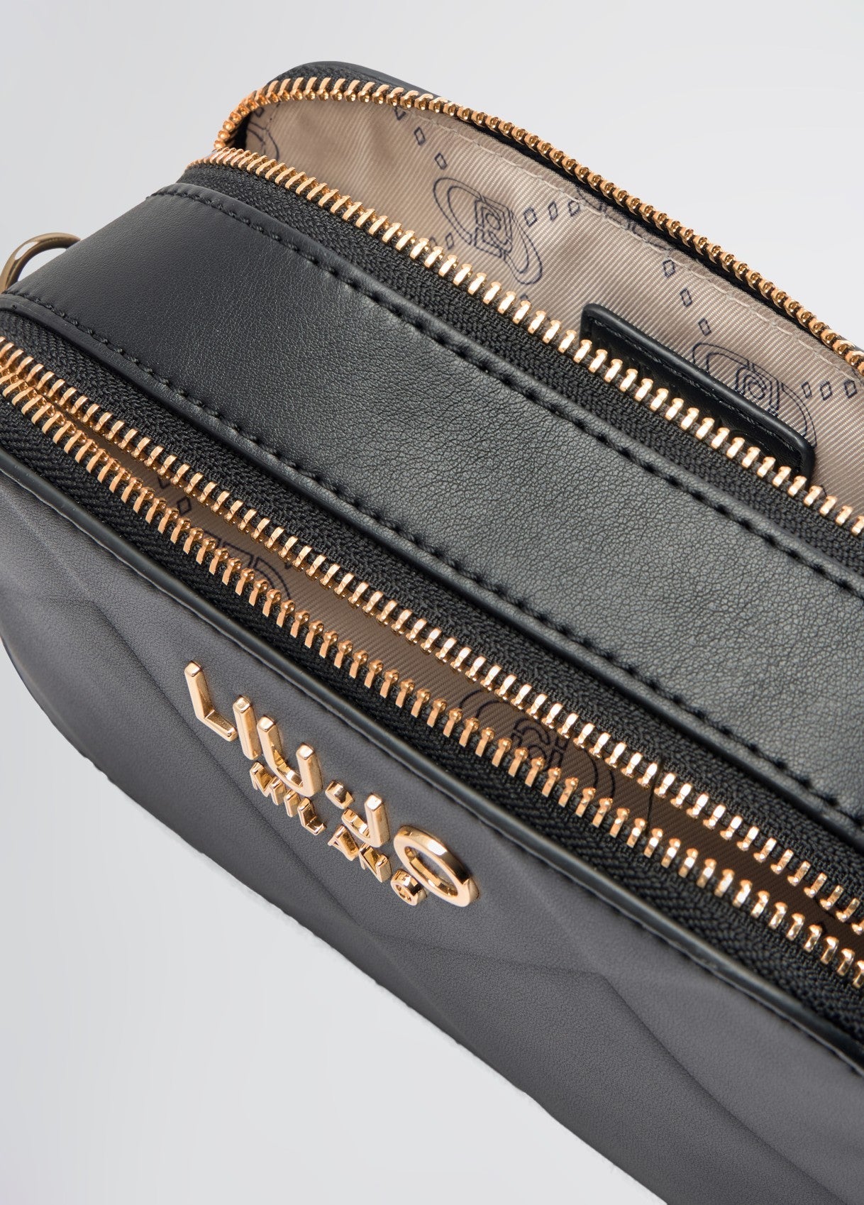 AA5100E077822222T.U.-black