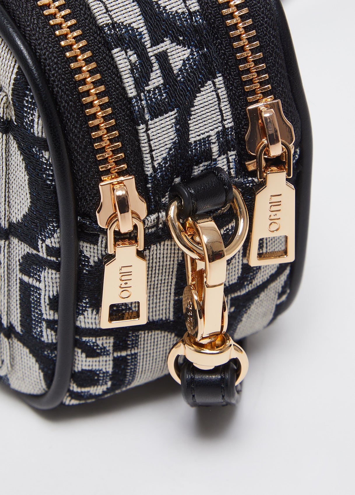 AA5100T334222222T.U.-black